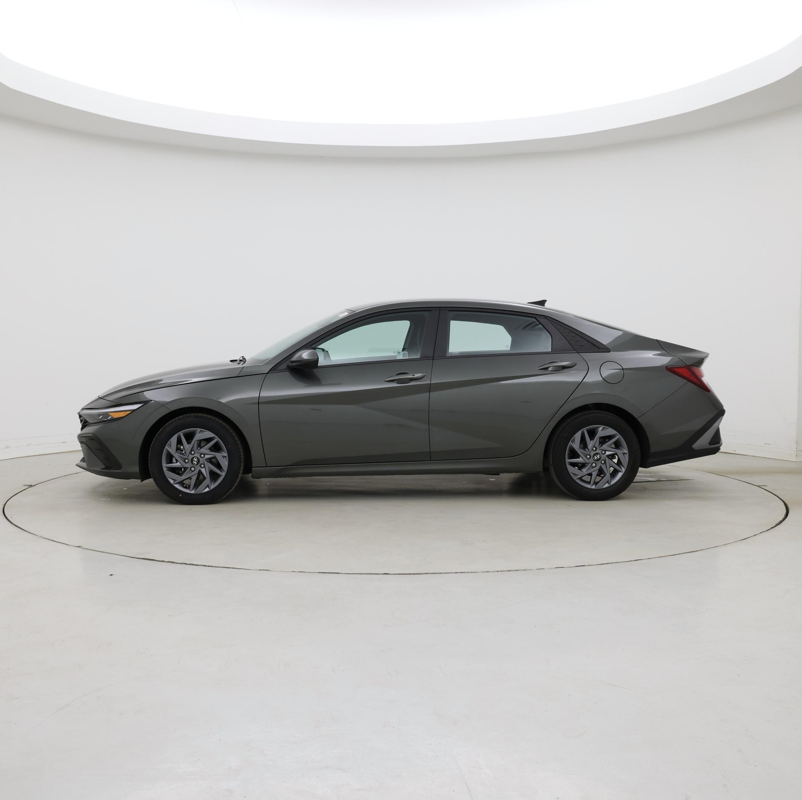 Thumbnail: 2024 Hyundai Elantra - 3