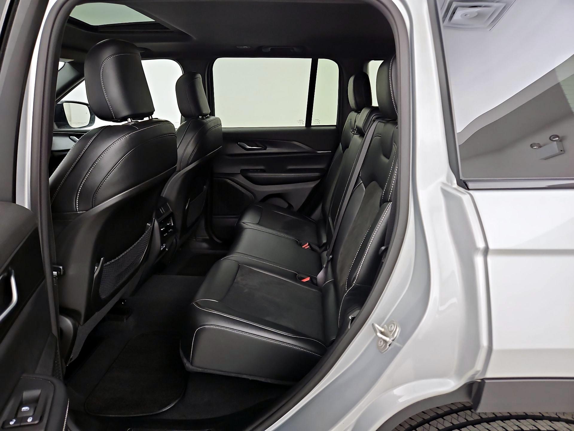 Thumbnail: 2023 Jeep Grand Cherokee - 20