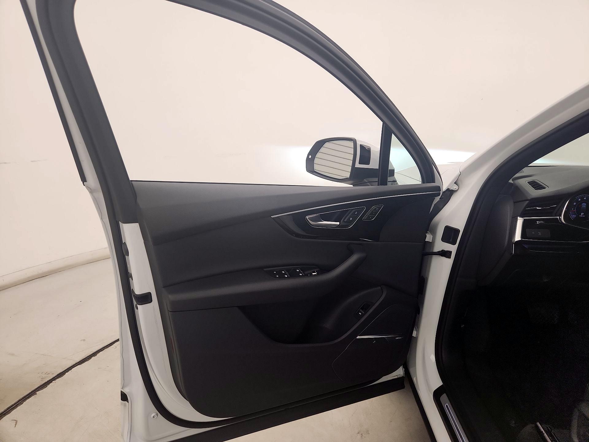 Thumbnail: 2020 Audi Q7 - 12