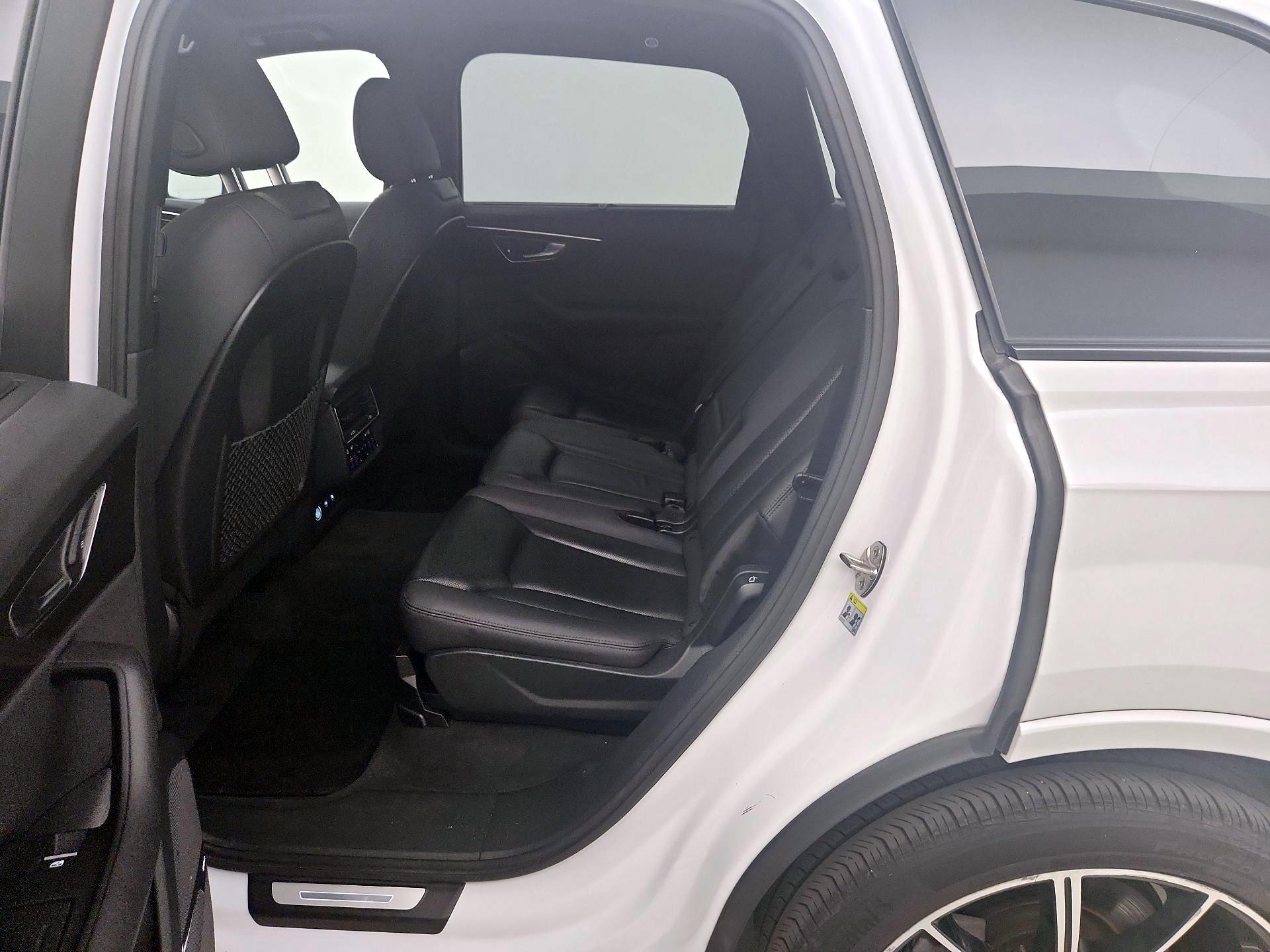 Thumbnail: 2020 Audi Q7 - 20
