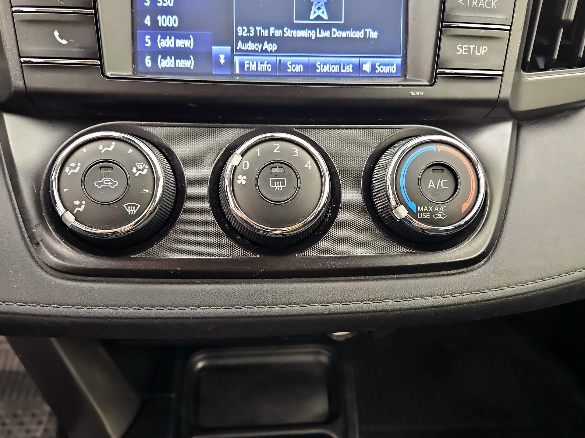 Thumbnail: 2018 Toyota RAV4 - 16
