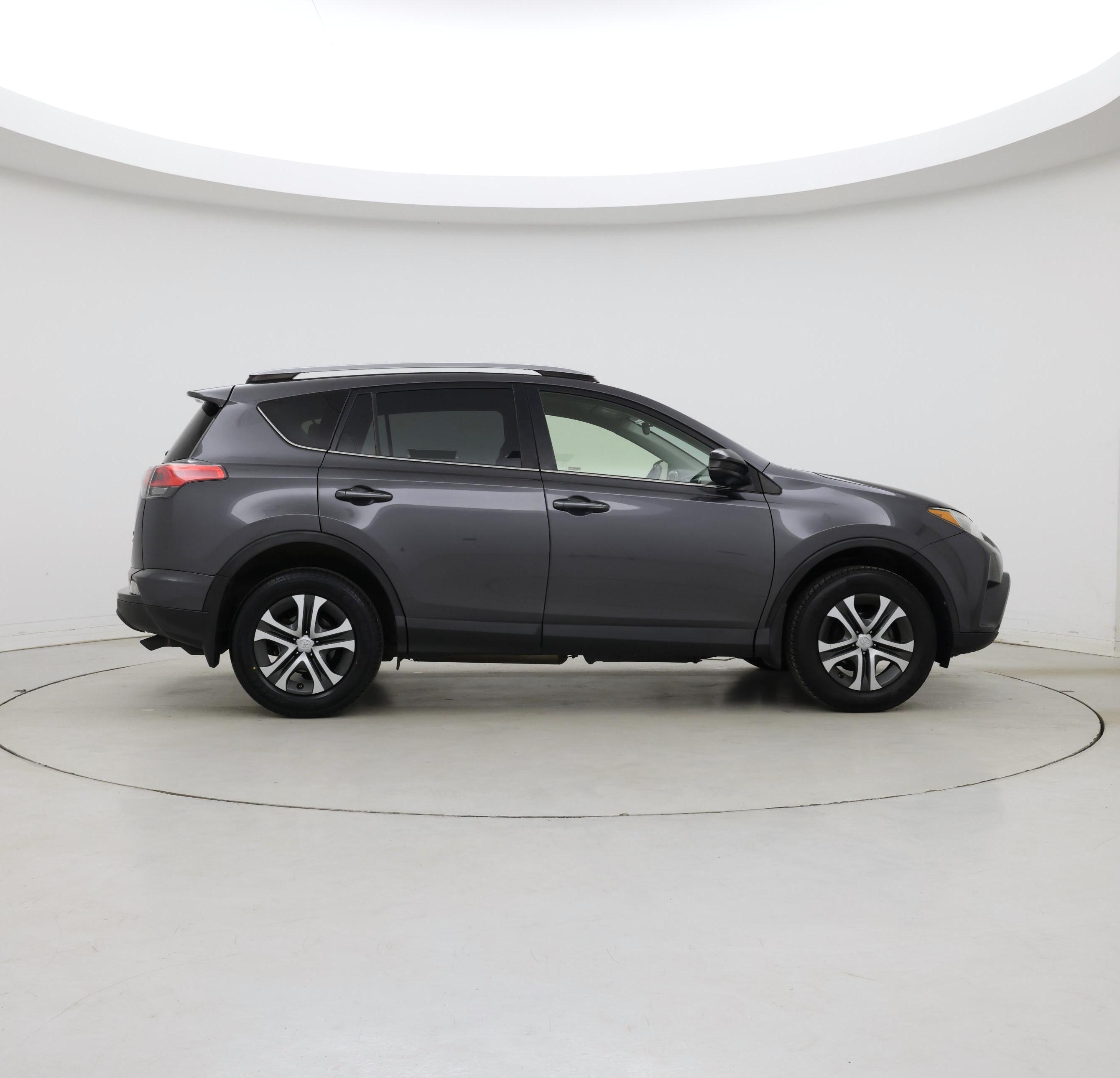 Thumbnail: 2018 Toyota RAV4 - 7