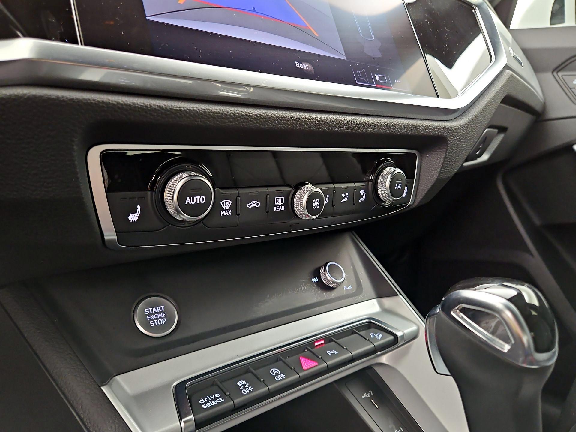 Thumbnail: 2020 Audi Q3 - 16