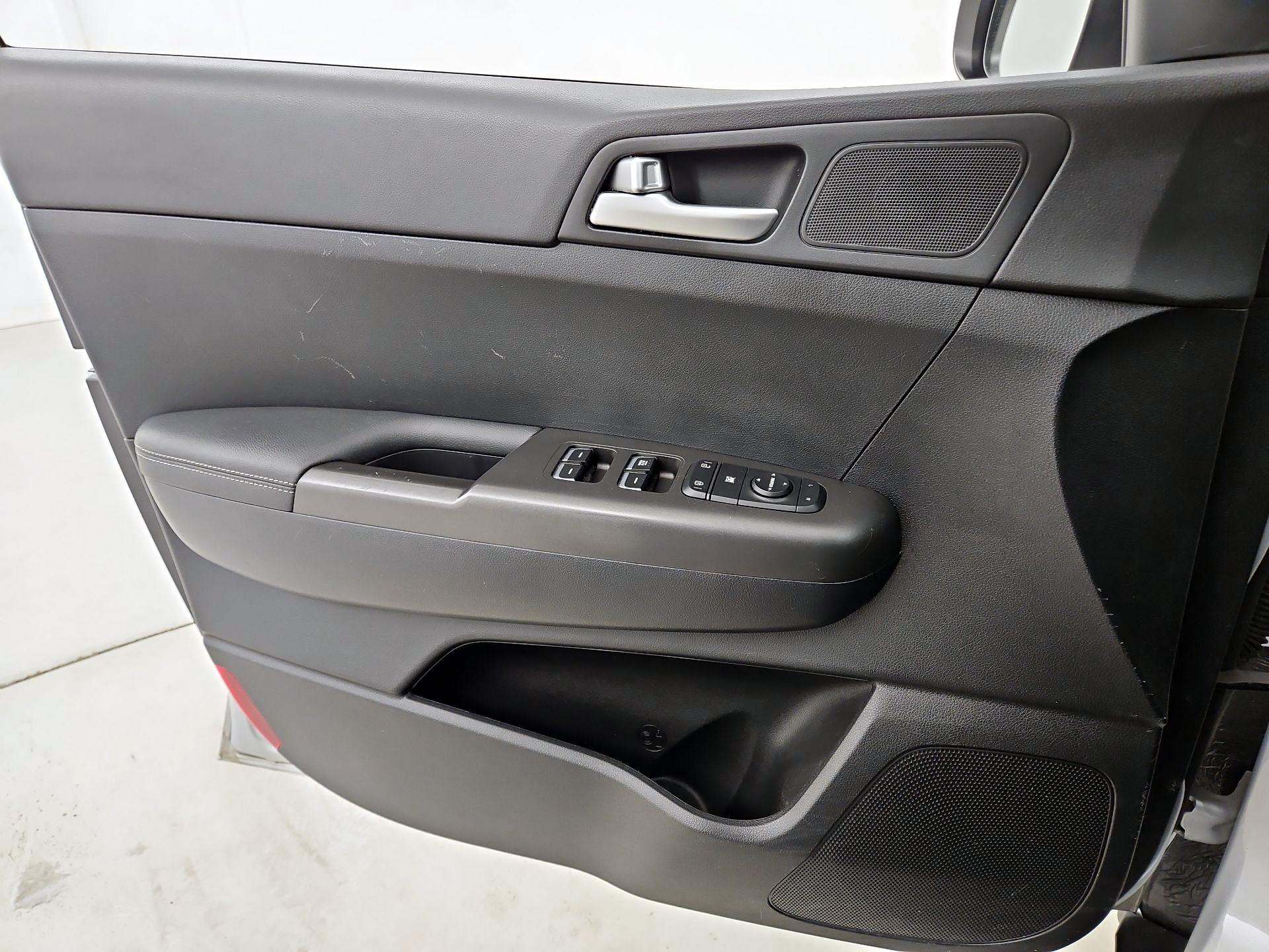 Thumbnail: 2019 Kia Sportage - 12