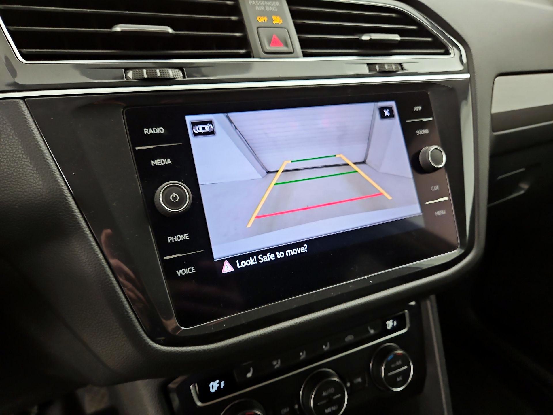 Thumbnail: 2021 Volkswagen Tiguan - 14