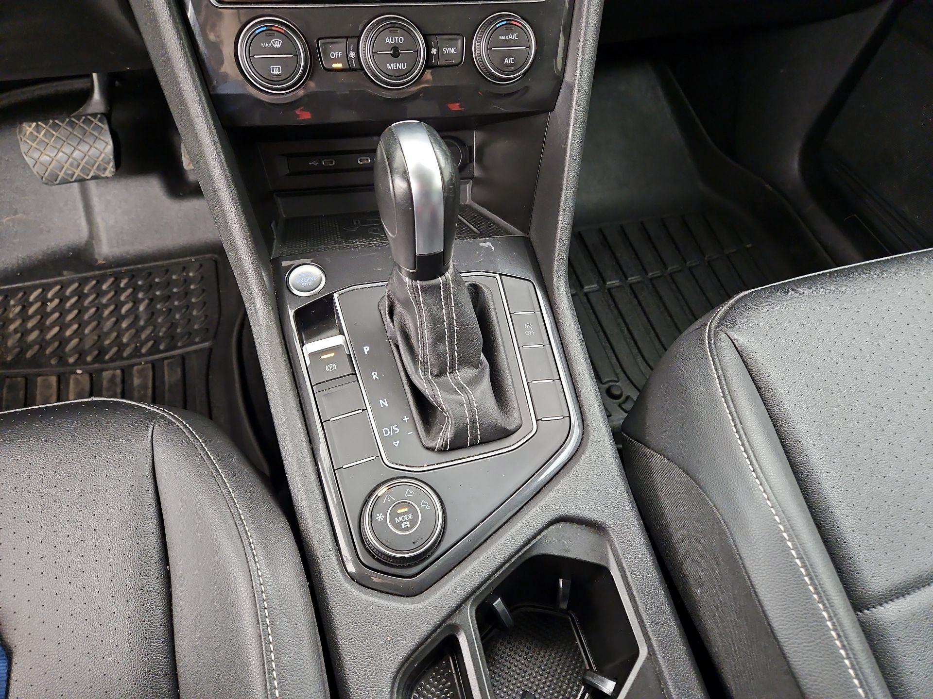 Thumbnail: 2021 Volkswagen Tiguan - 17