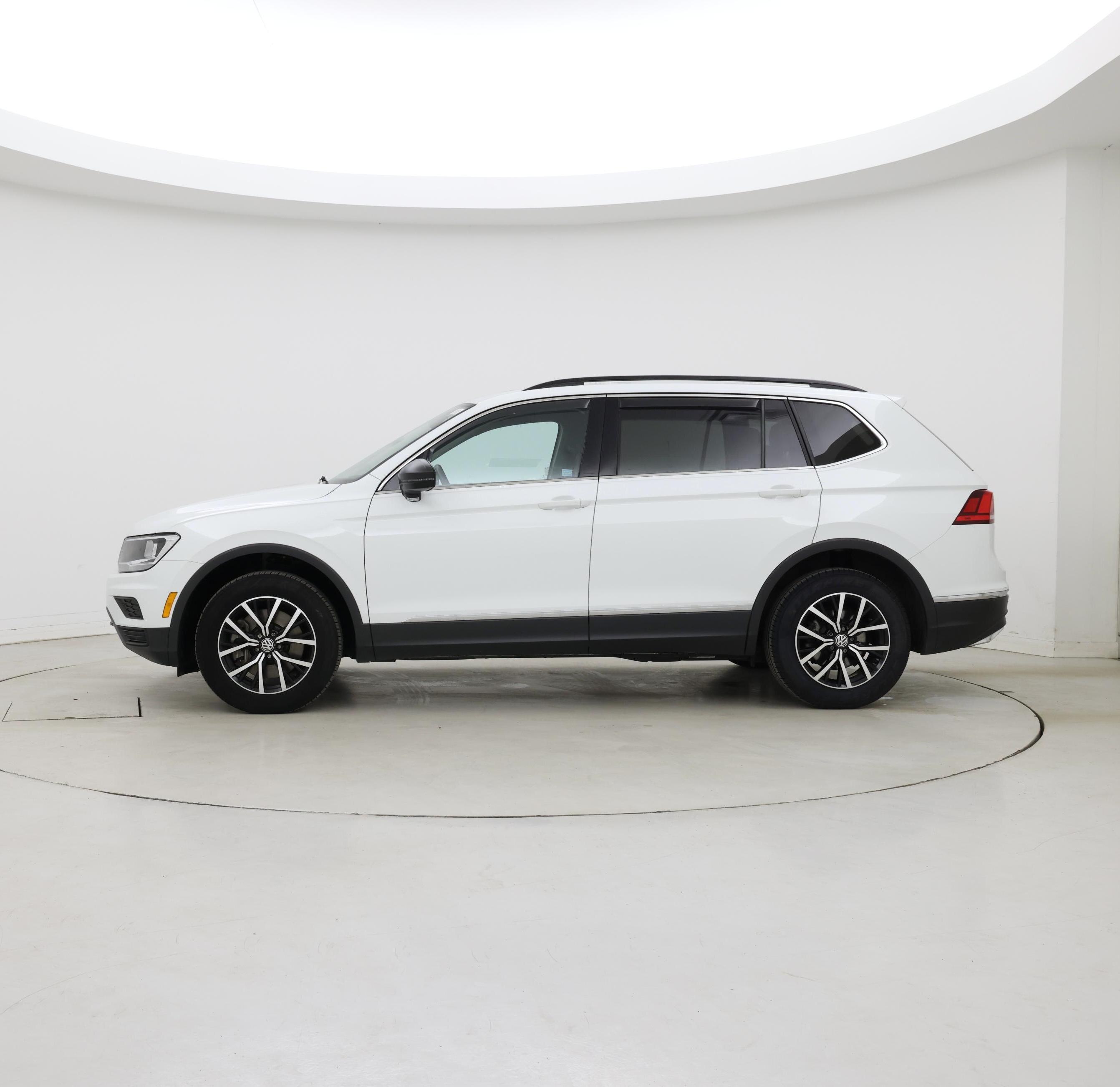 Thumbnail: 2021 Volkswagen Tiguan - 3