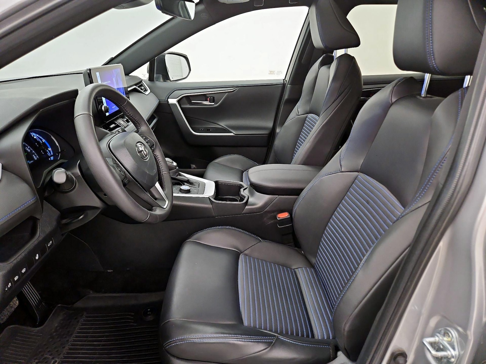 2024 Toyota RAV4 XSE - Photo 12