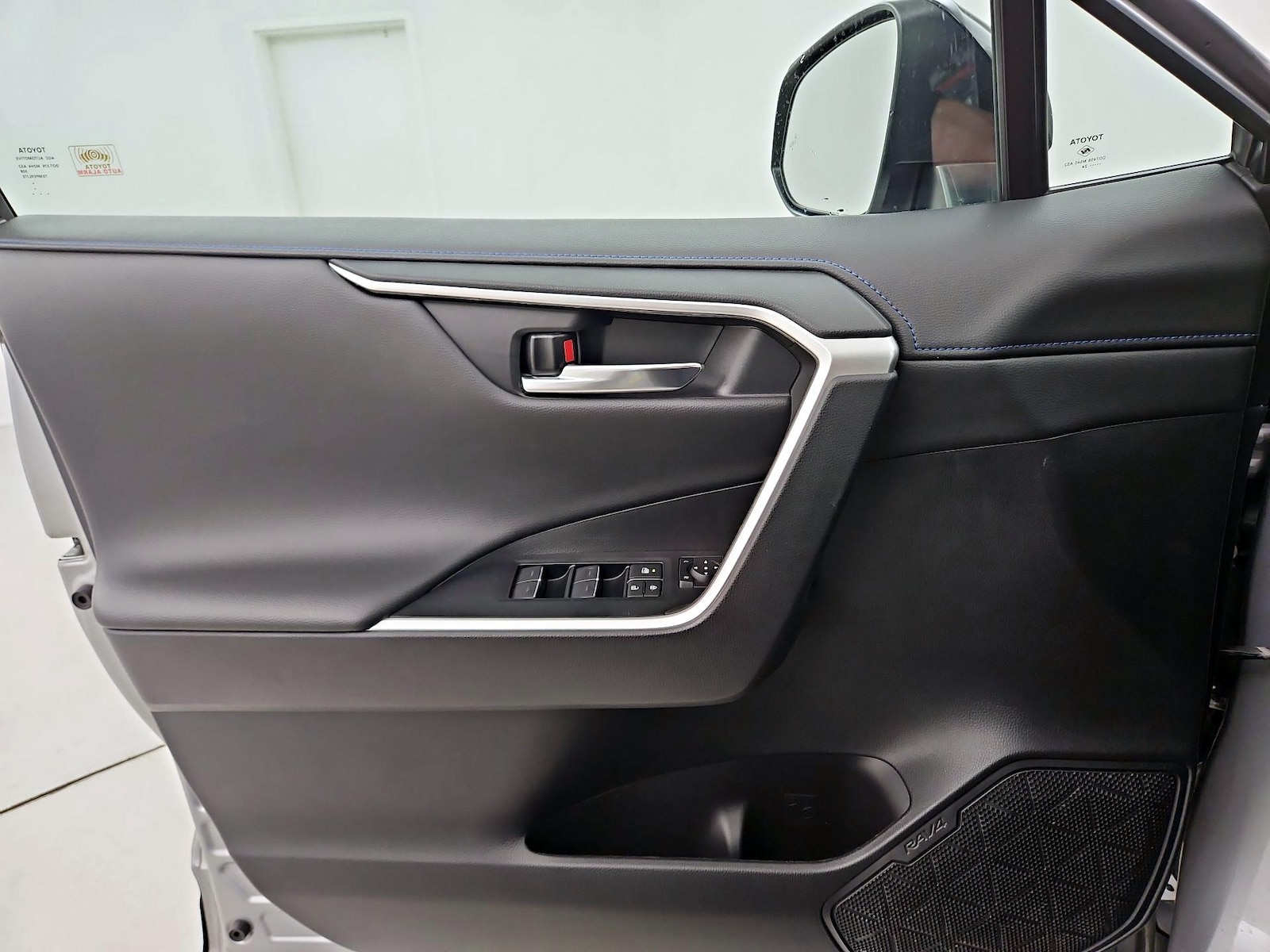2024 Toyota RAV4 XSE - Photo 13