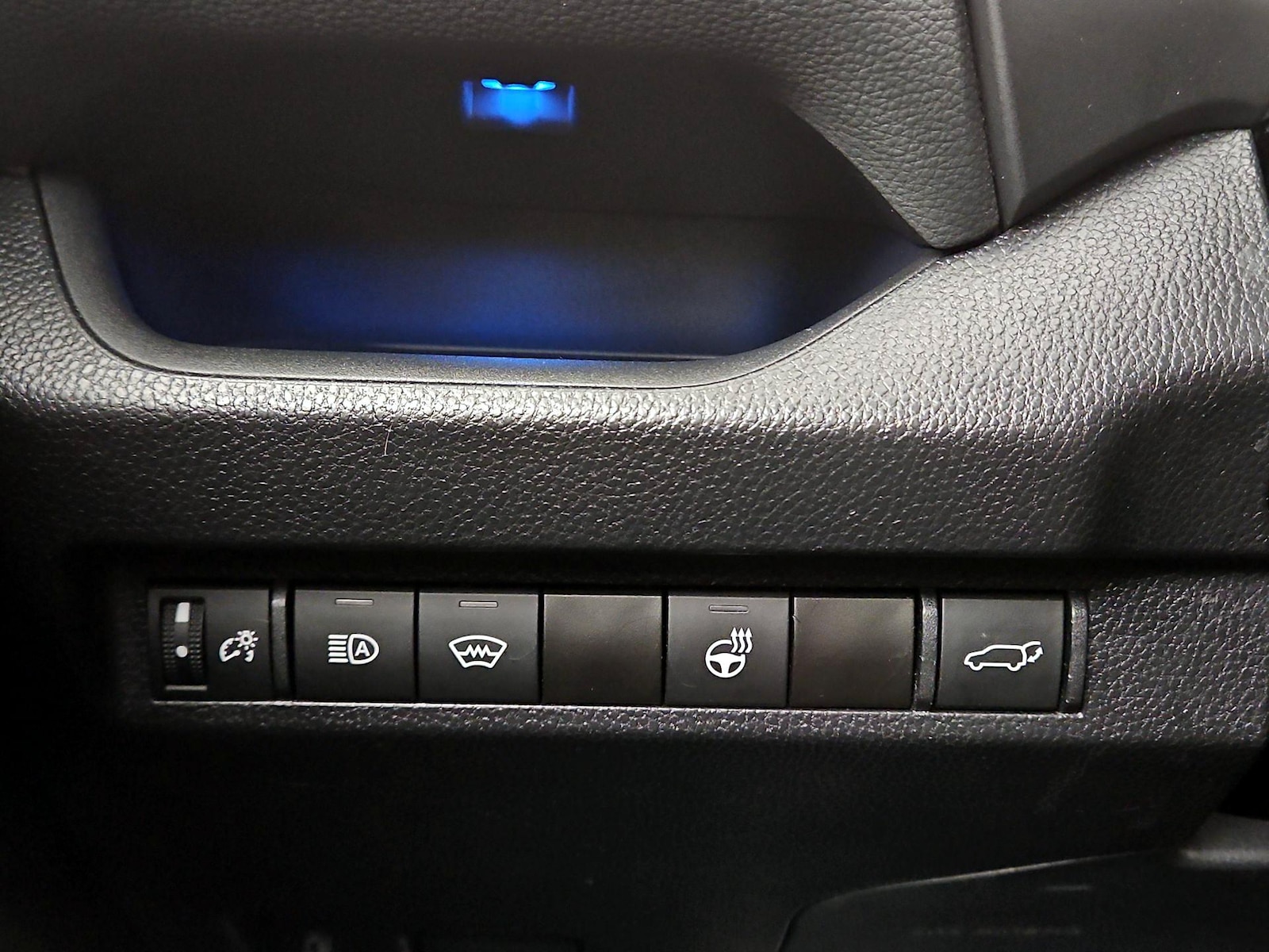 2024 Toyota RAV4 XSE - Photo 14