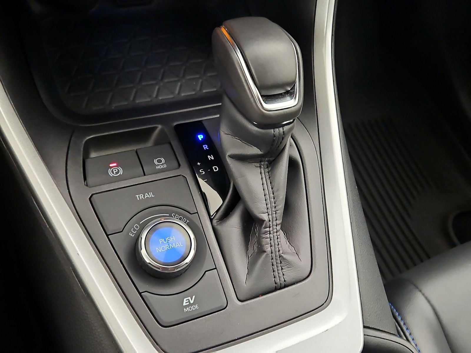 2024 Toyota RAV4 XSE - Photo 18