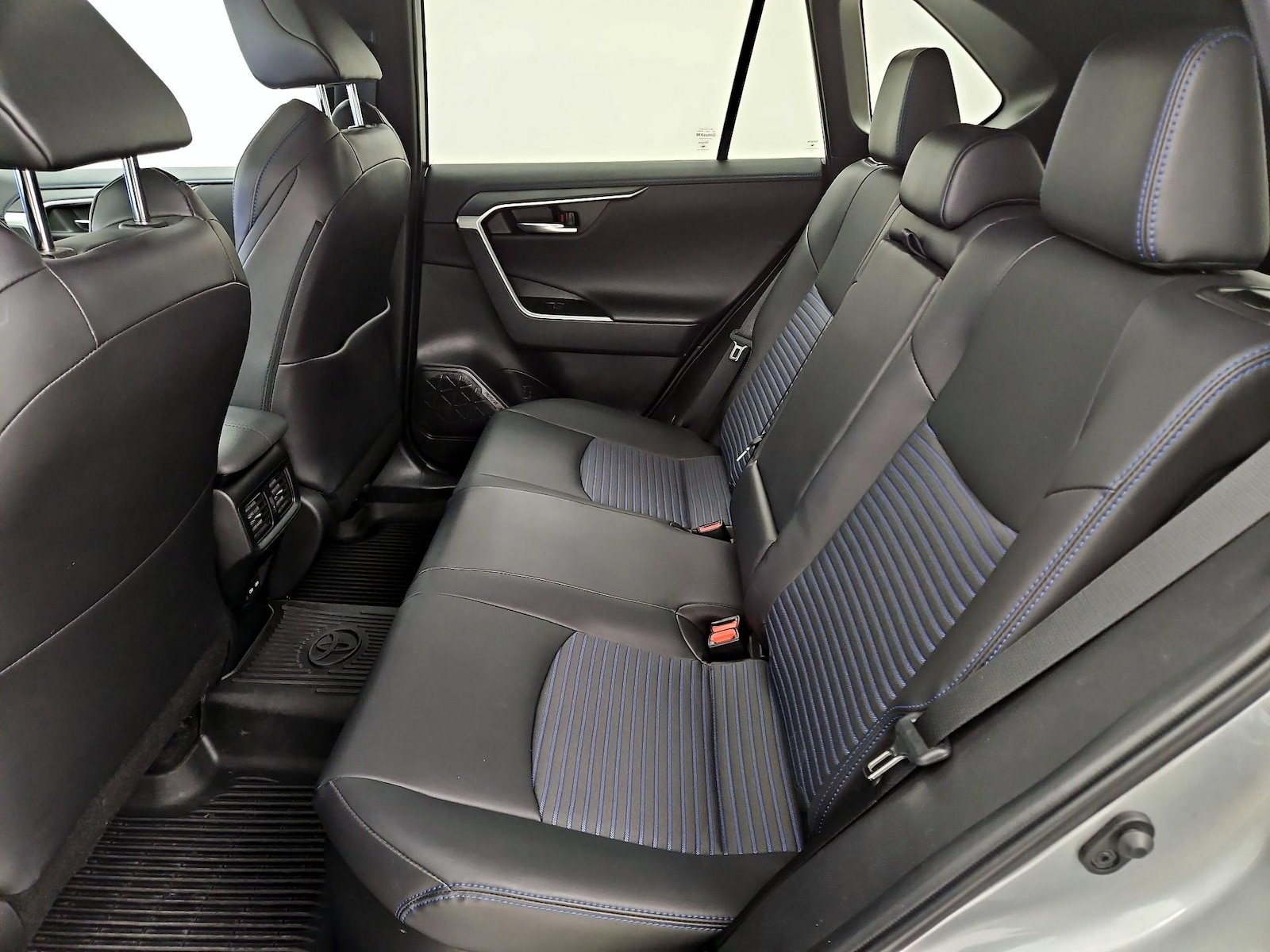 2024 Toyota RAV4 XSE - Photo 21