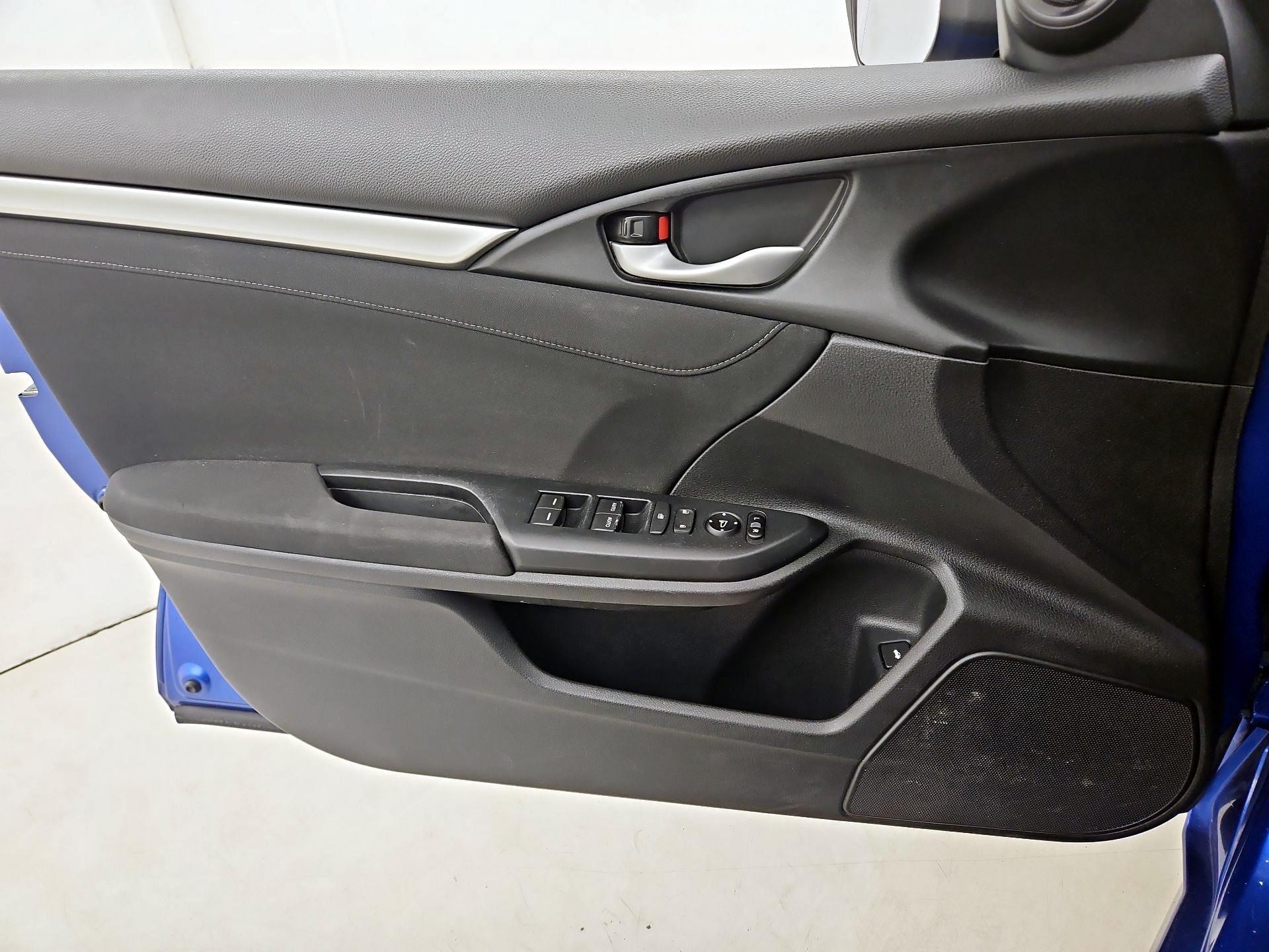 Thumbnail: 2016 Honda Civic - 12