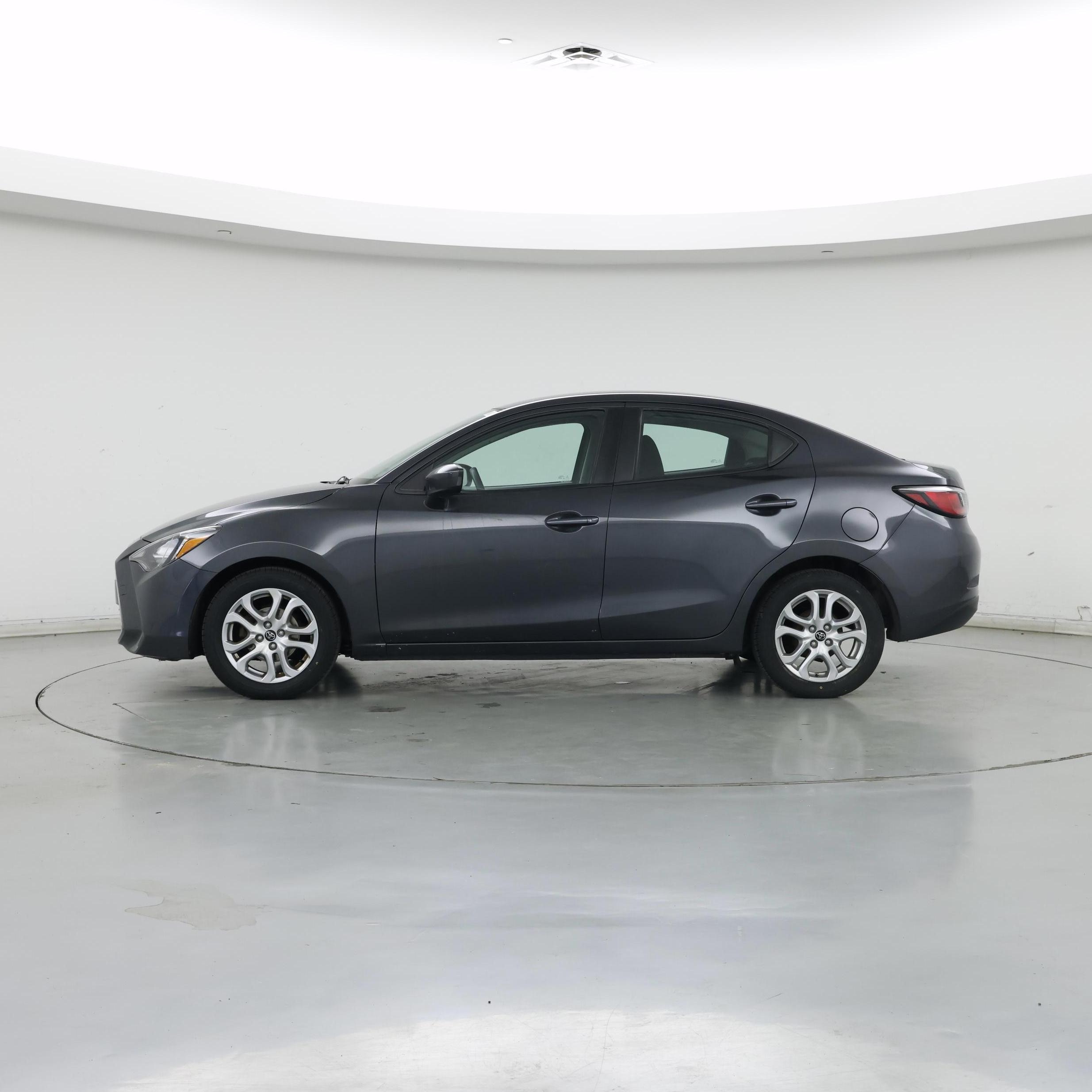 Thumbnail: 2017 Toyota Yaris iA - 3