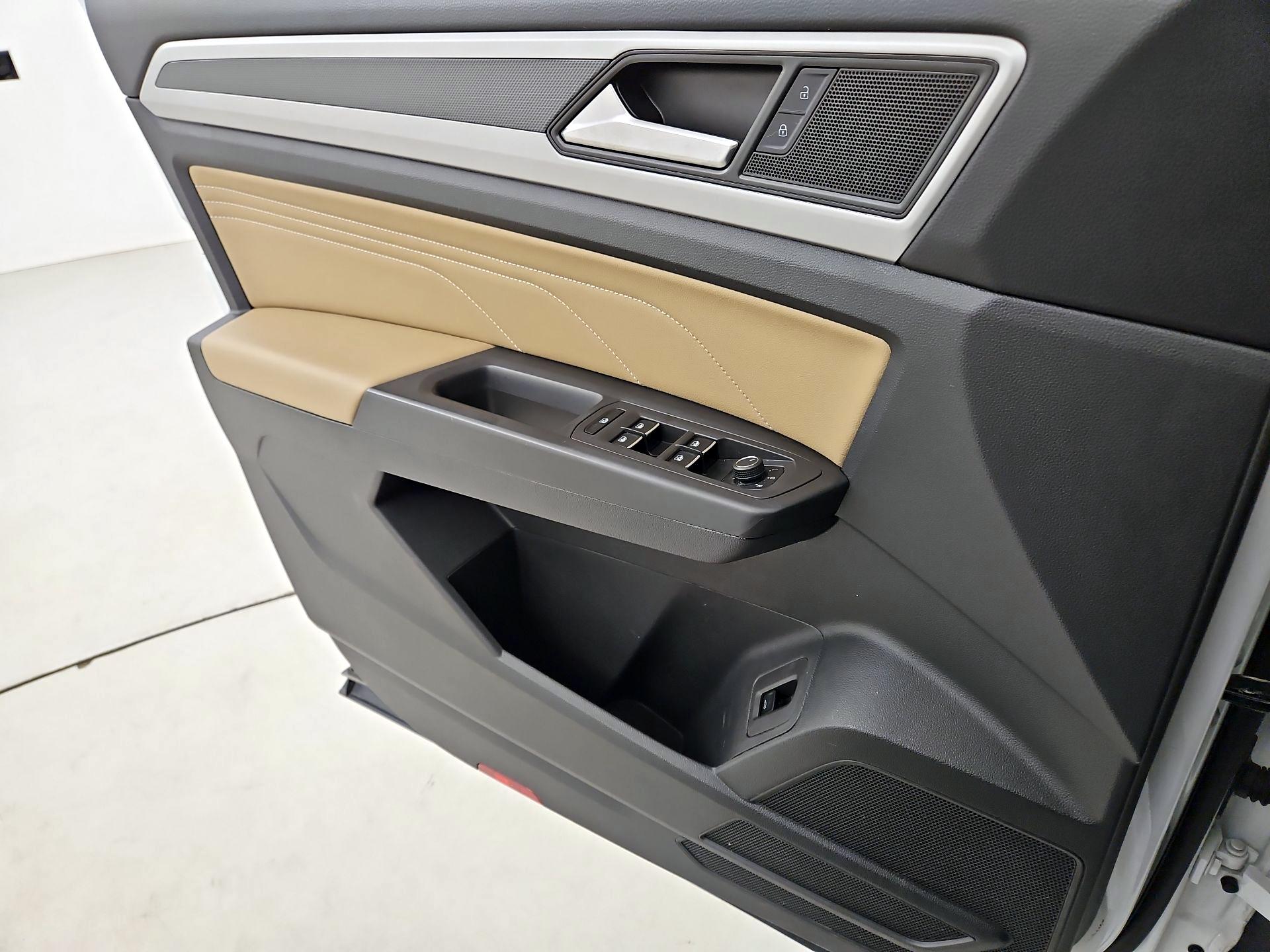 Thumbnail: 2023 Volkswagen Atlas - 12