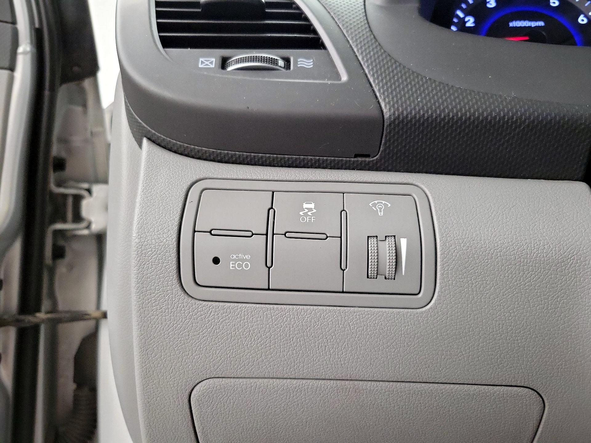 Thumbnail: 2015 Hyundai Accent - 13