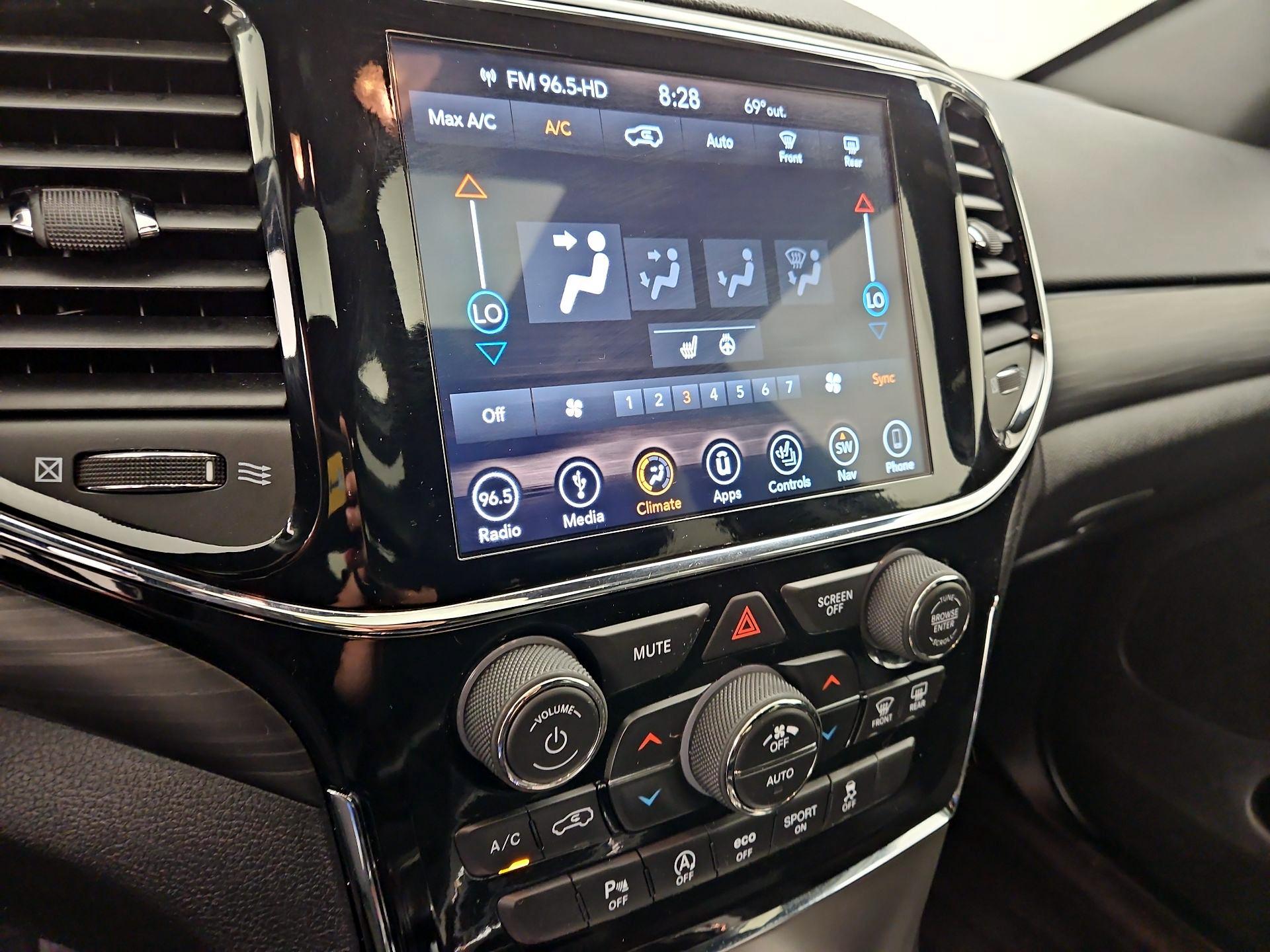 Thumbnail: 2019 Jeep Grand Cherokee - 17