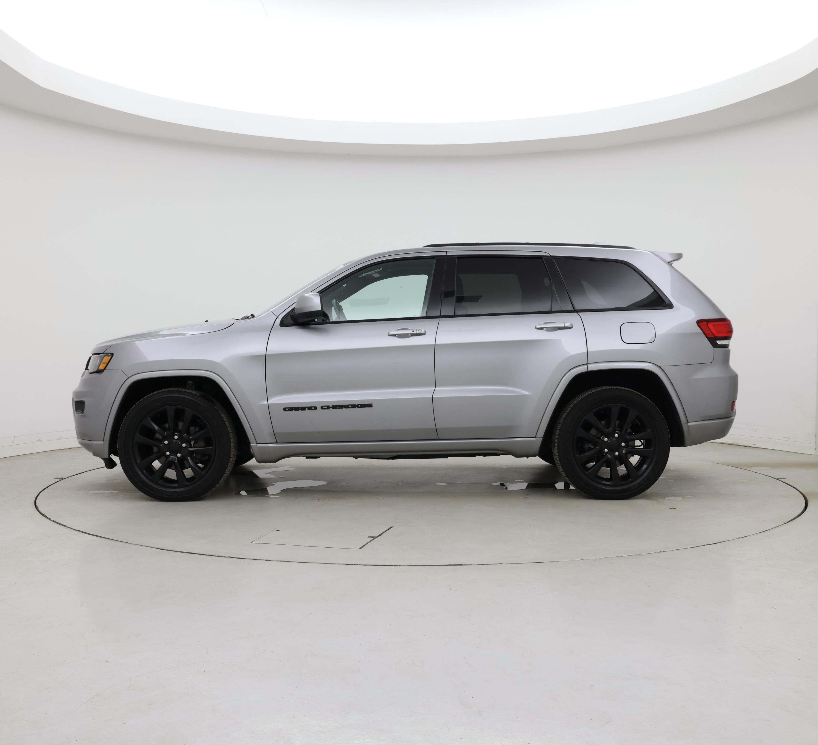 Thumbnail: 2019 Jeep Grand Cherokee - 3