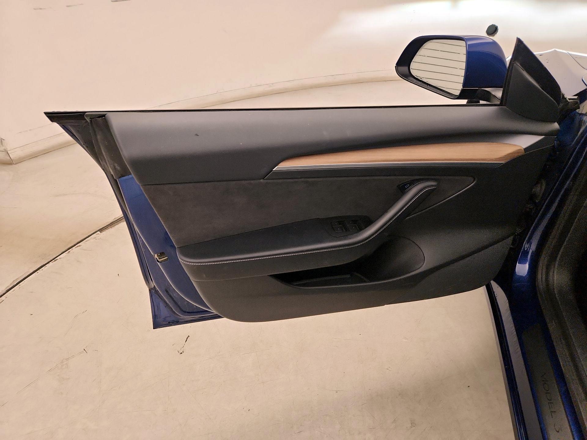 Thumbnail: 2021 Tesla Model 3 - 12