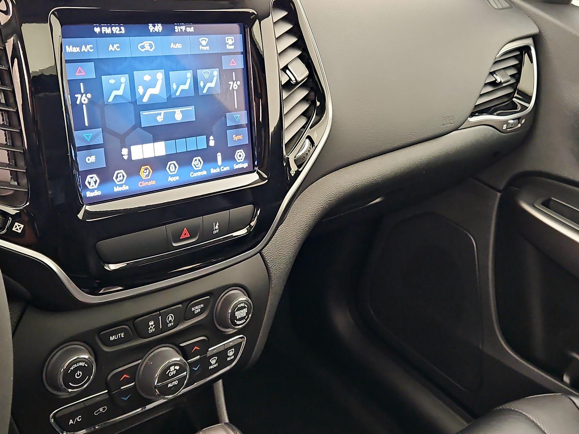 Thumbnail: 2022 Jeep Cherokee - 16