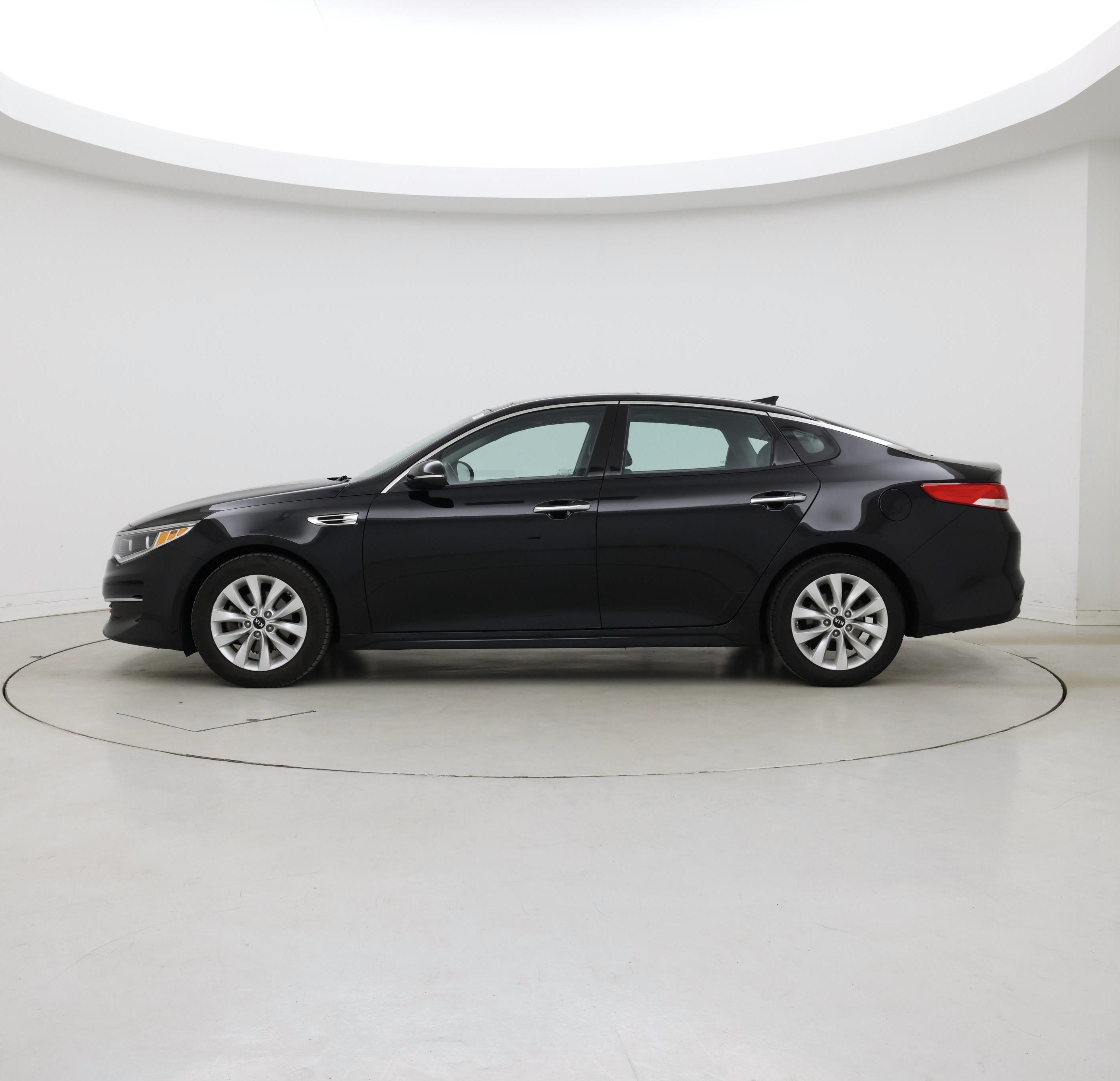 Thumbnail: 2016 Kia Optima - 3
