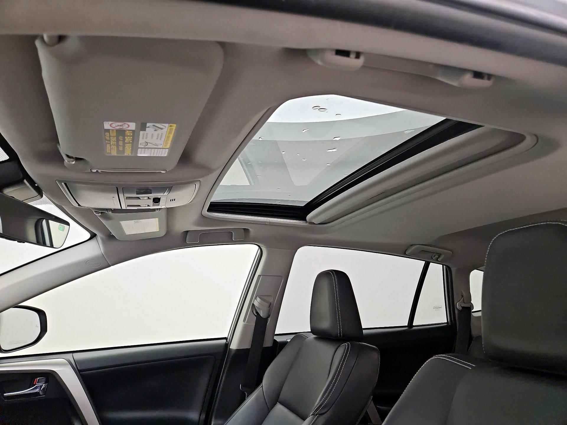 Thumbnail: 2017 Toyota RAV4 - 19