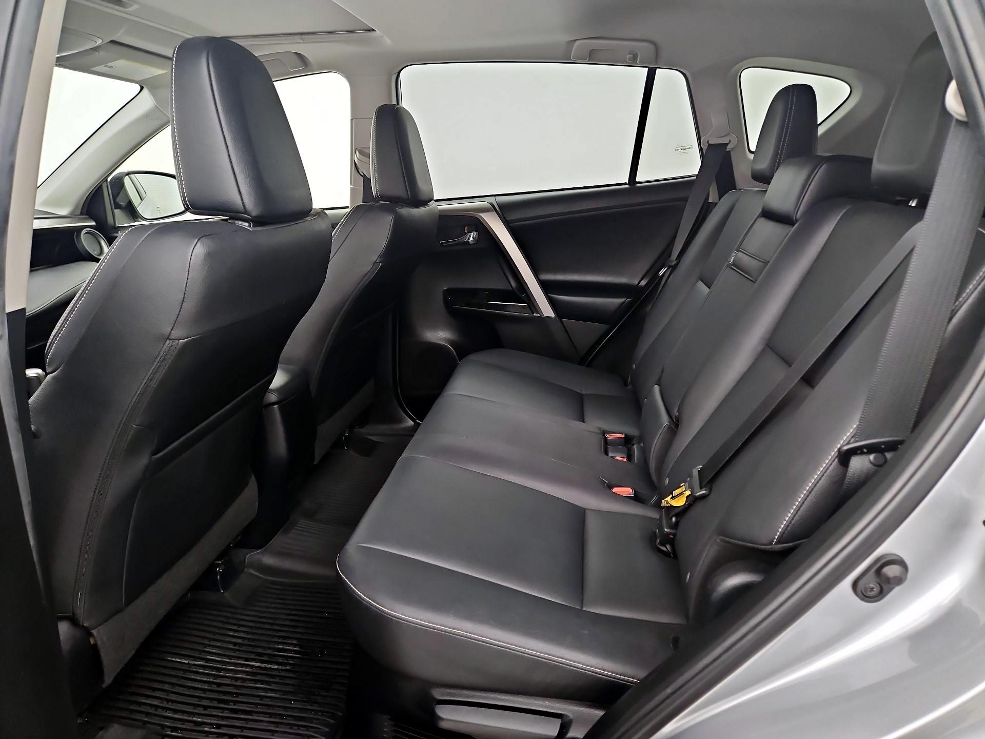 Thumbnail: 2017 Toyota RAV4 - 20