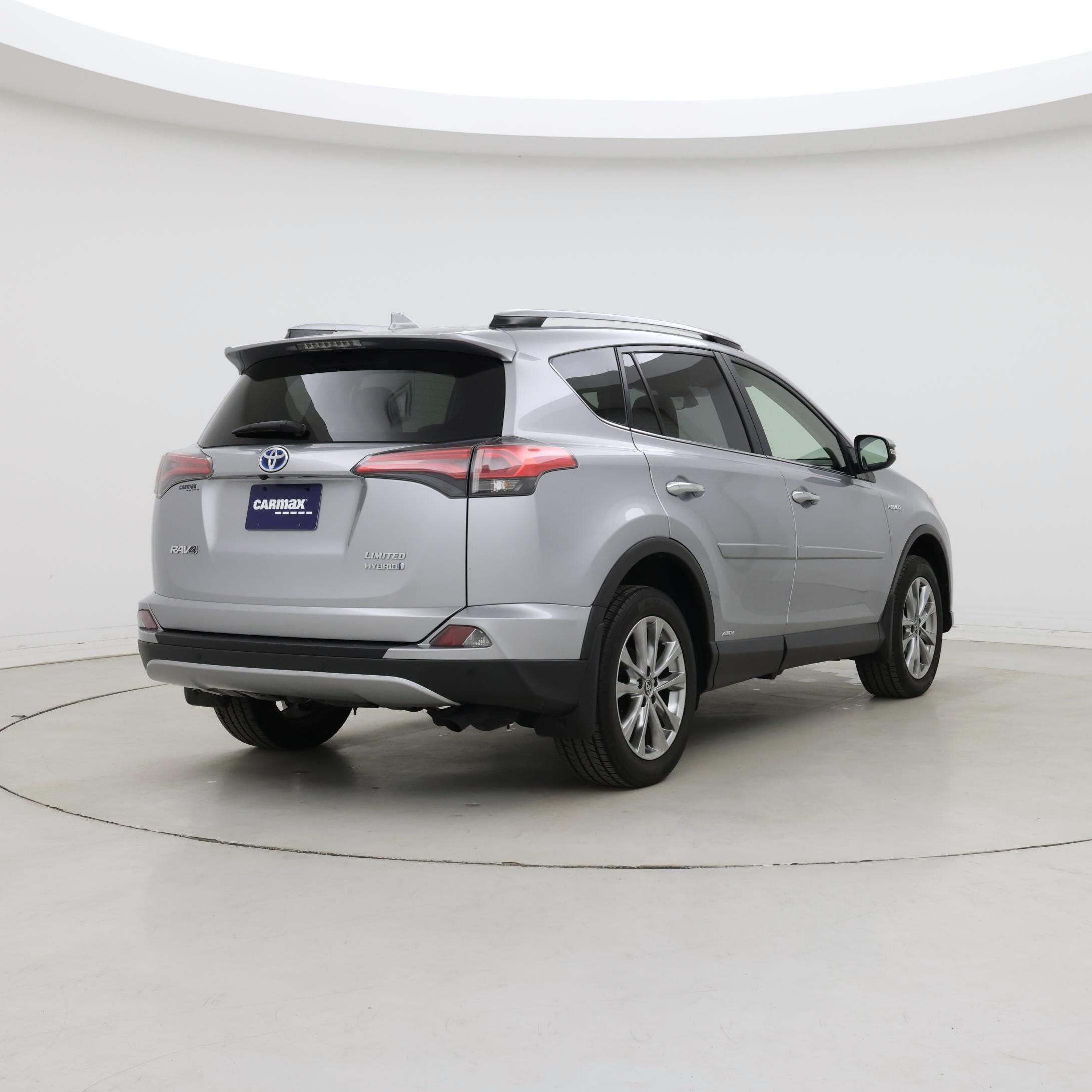 Thumbnail: 2017 Toyota RAV4 - 8