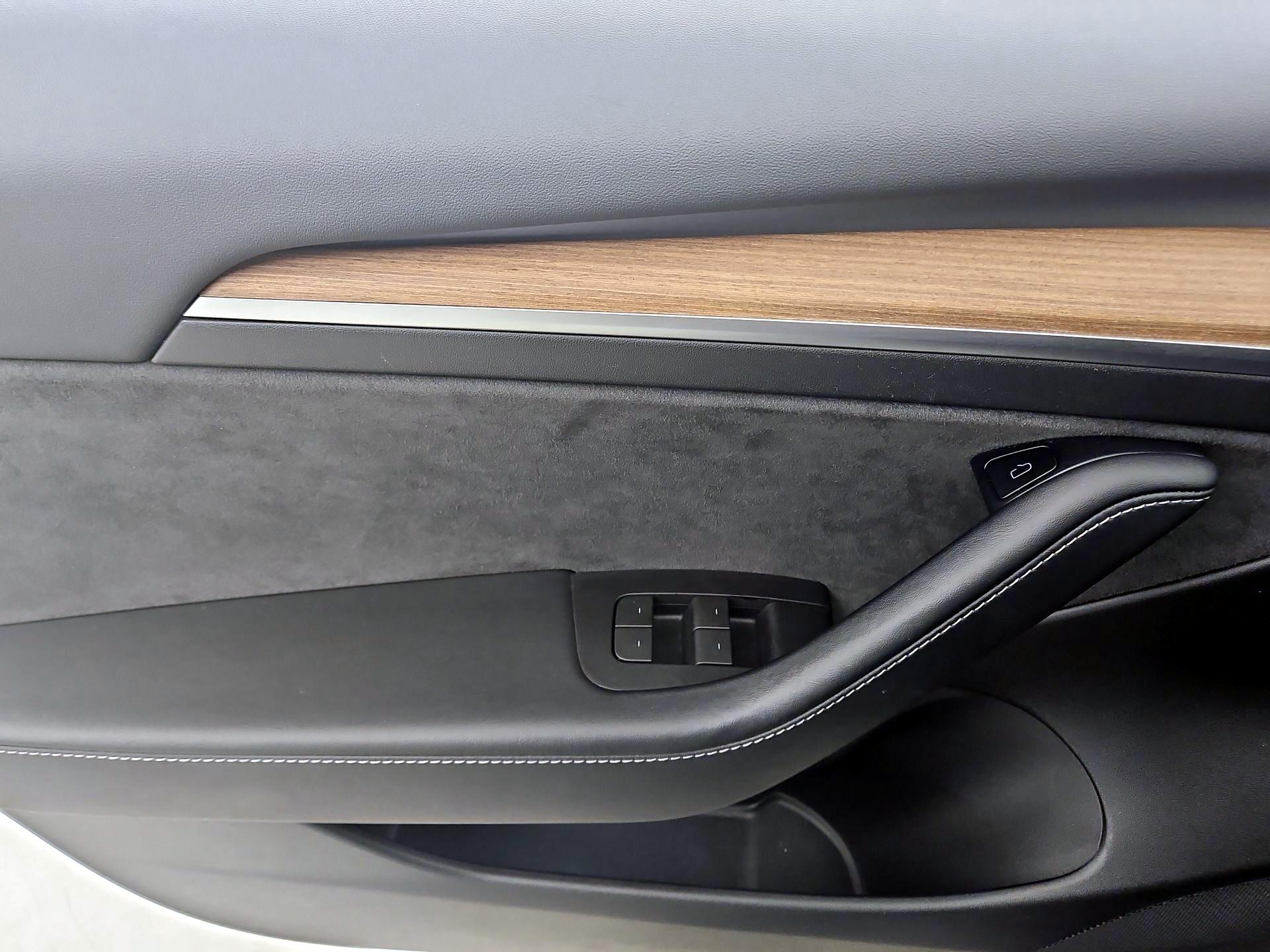 Thumbnail: 2022 Tesla Model 3 - 12
