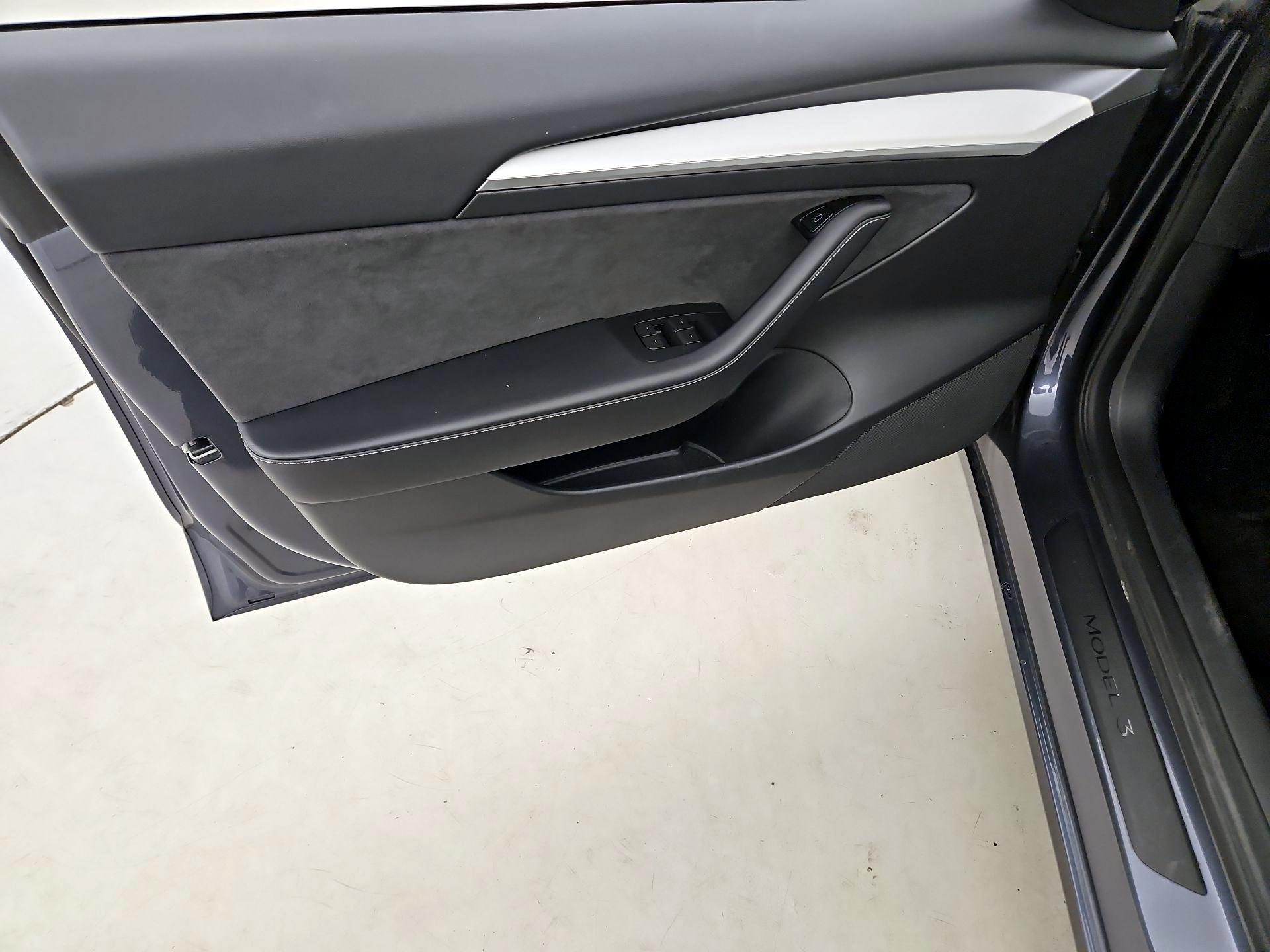 Thumbnail: 2023 Tesla Model 3 - 12