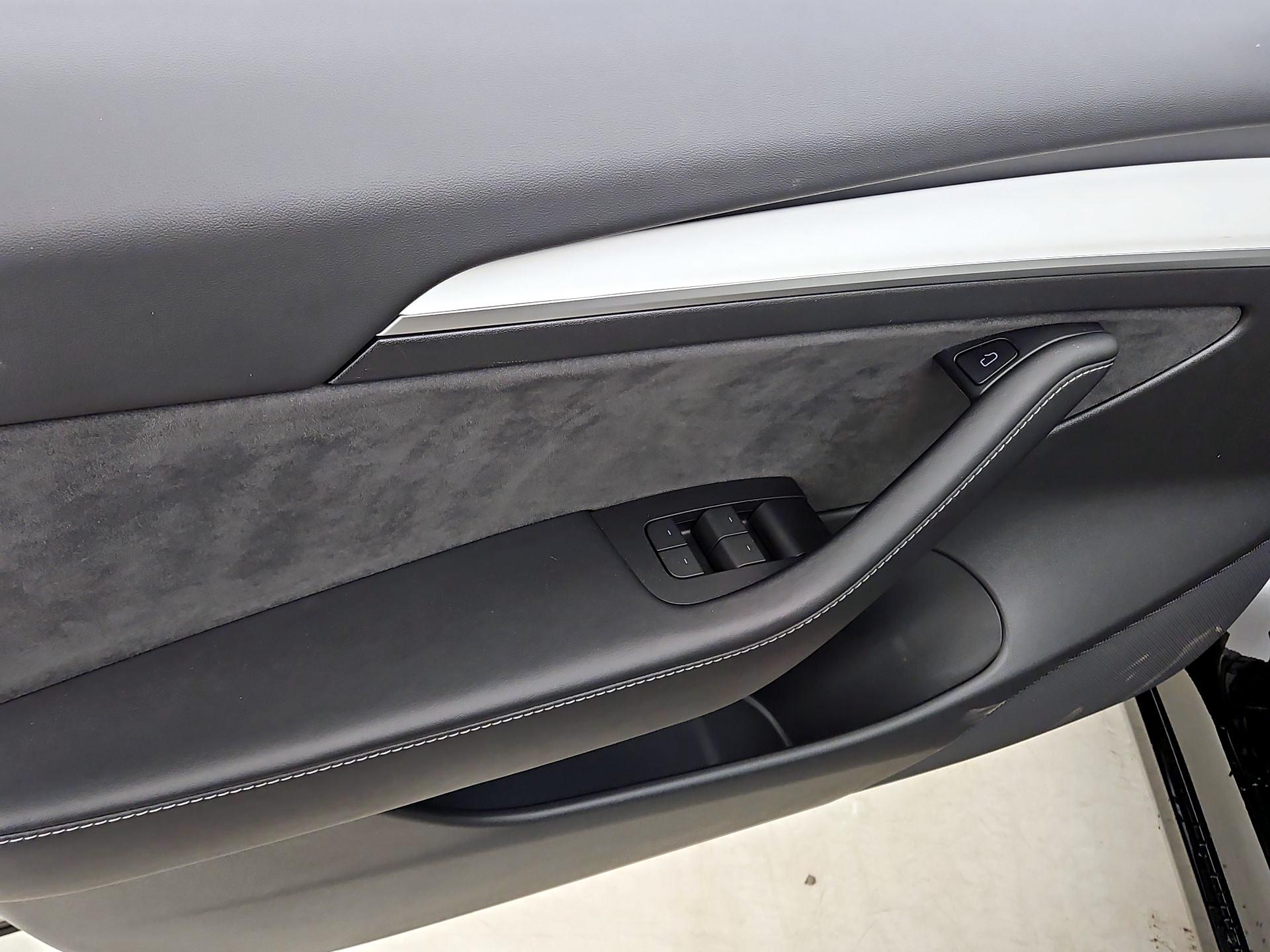 Thumbnail: 2022 Tesla Model 3 - 12