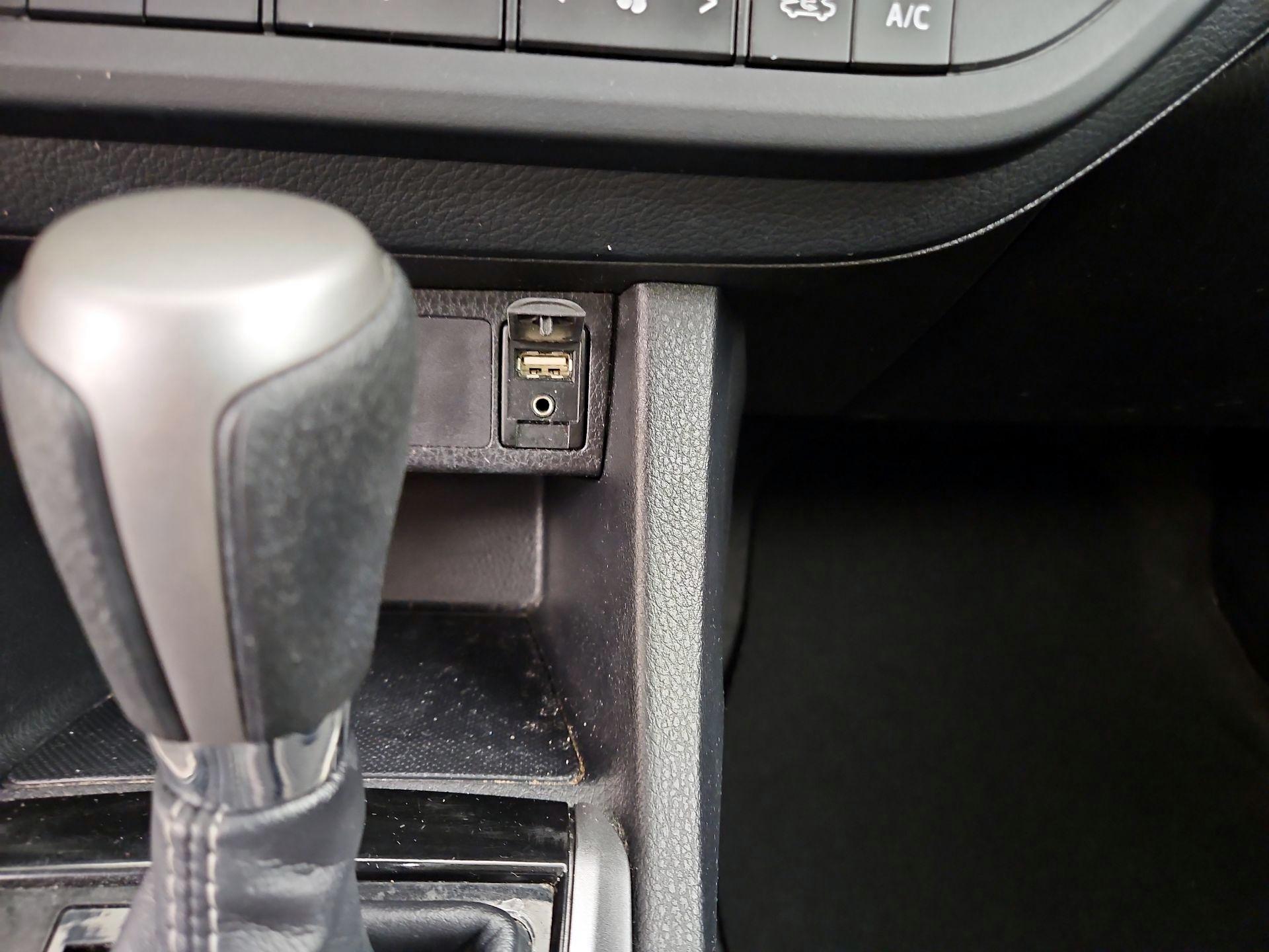 Thumbnail: 2016 Toyota Corolla - 18
