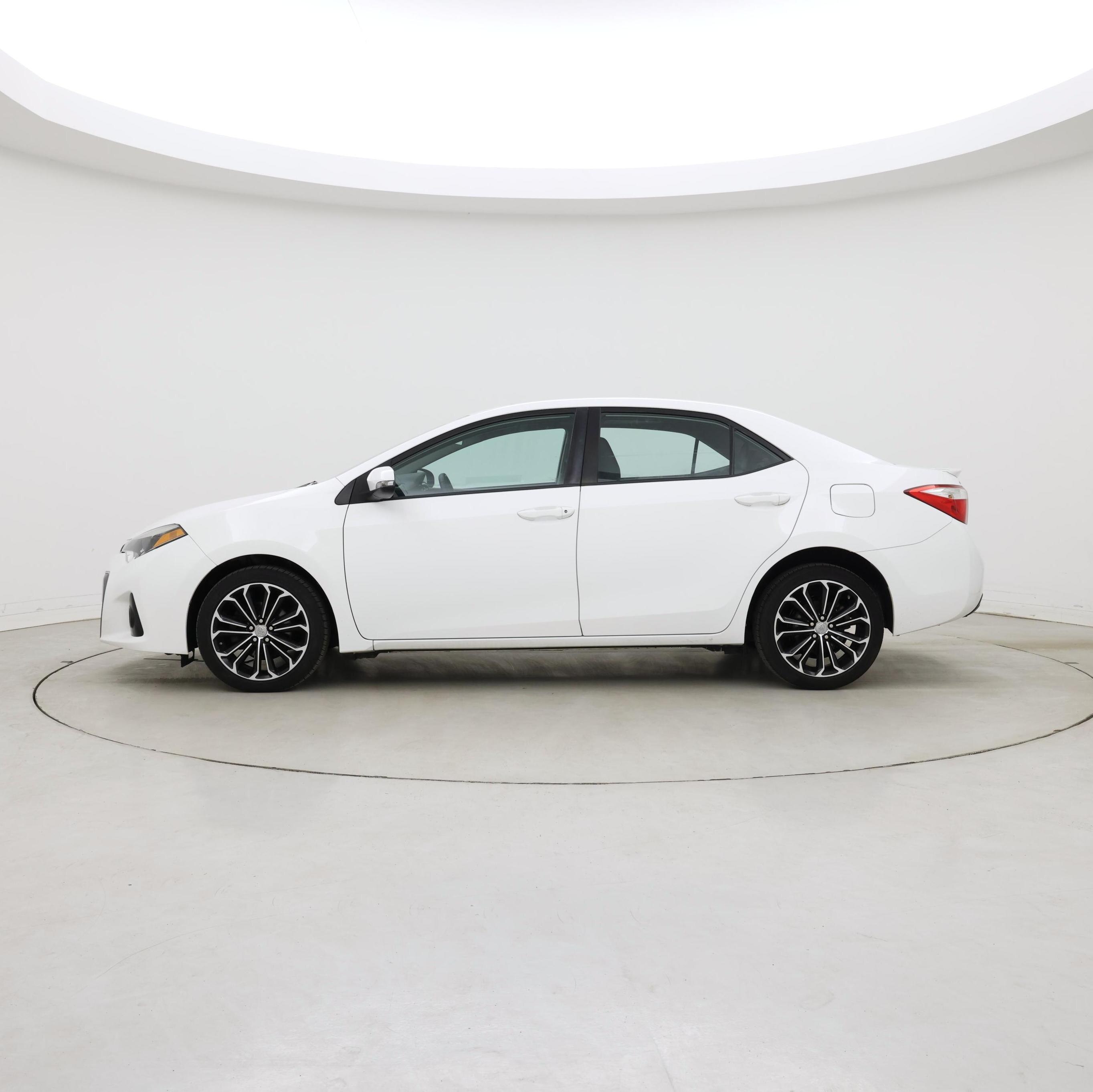Thumbnail: 2016 Toyota Corolla - 3
