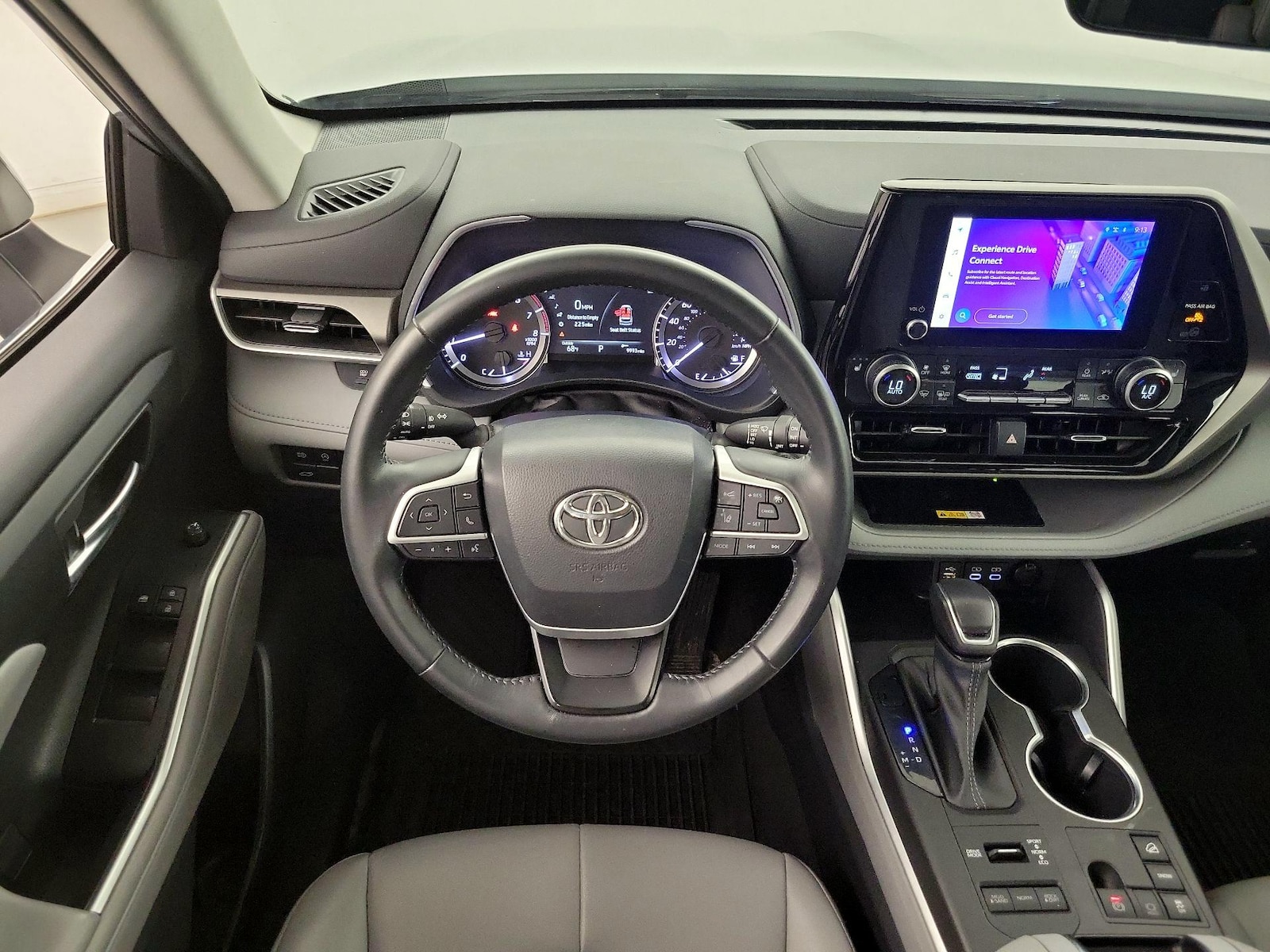 2023 Toyota Highlander XLE - Photo 11
