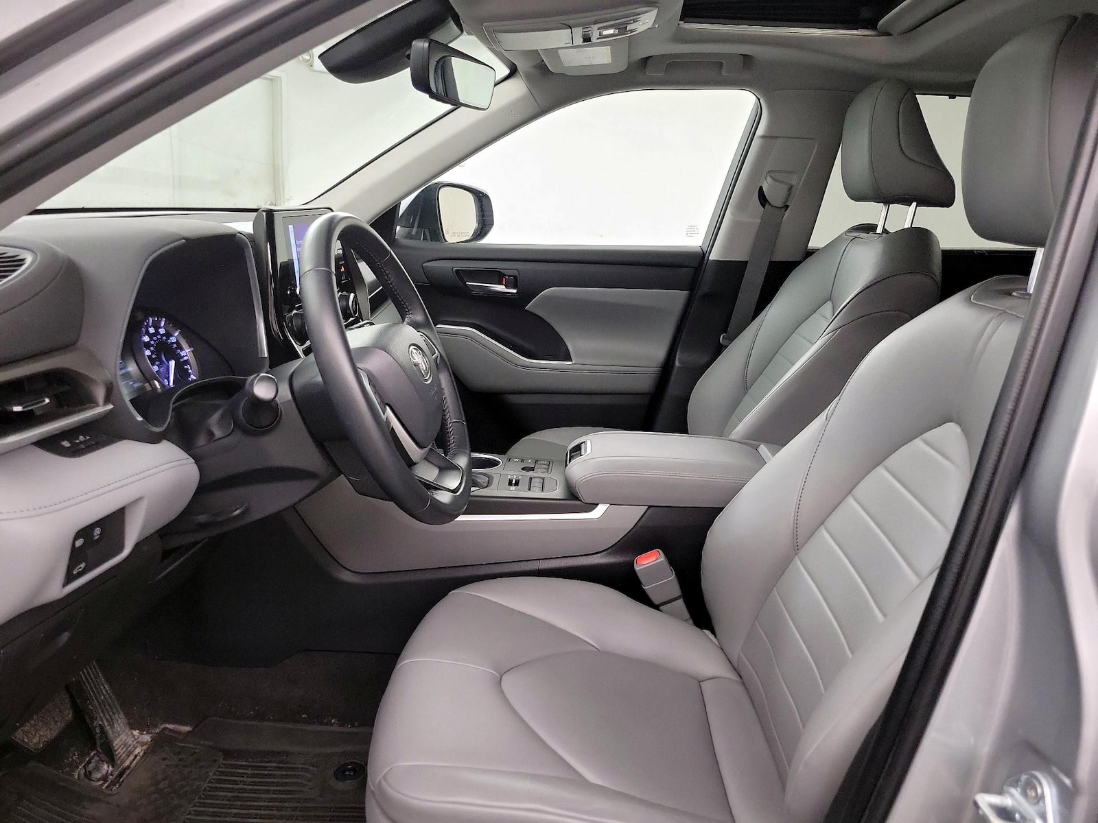 2023 Toyota Highlander XLE - Photo 12