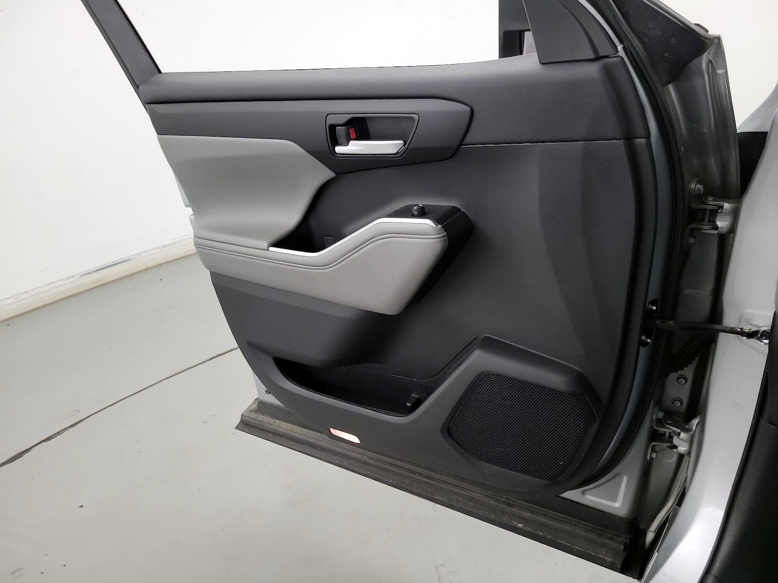 2023 Toyota Highlander XLE - Photo 13