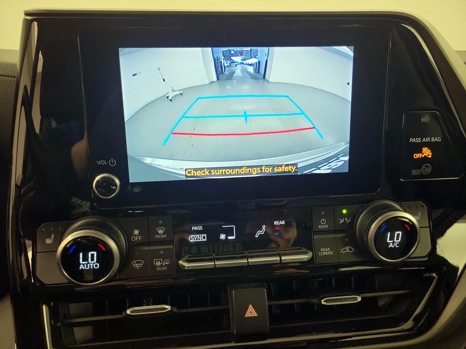 2023 Toyota Highlander XLE - Photo 16