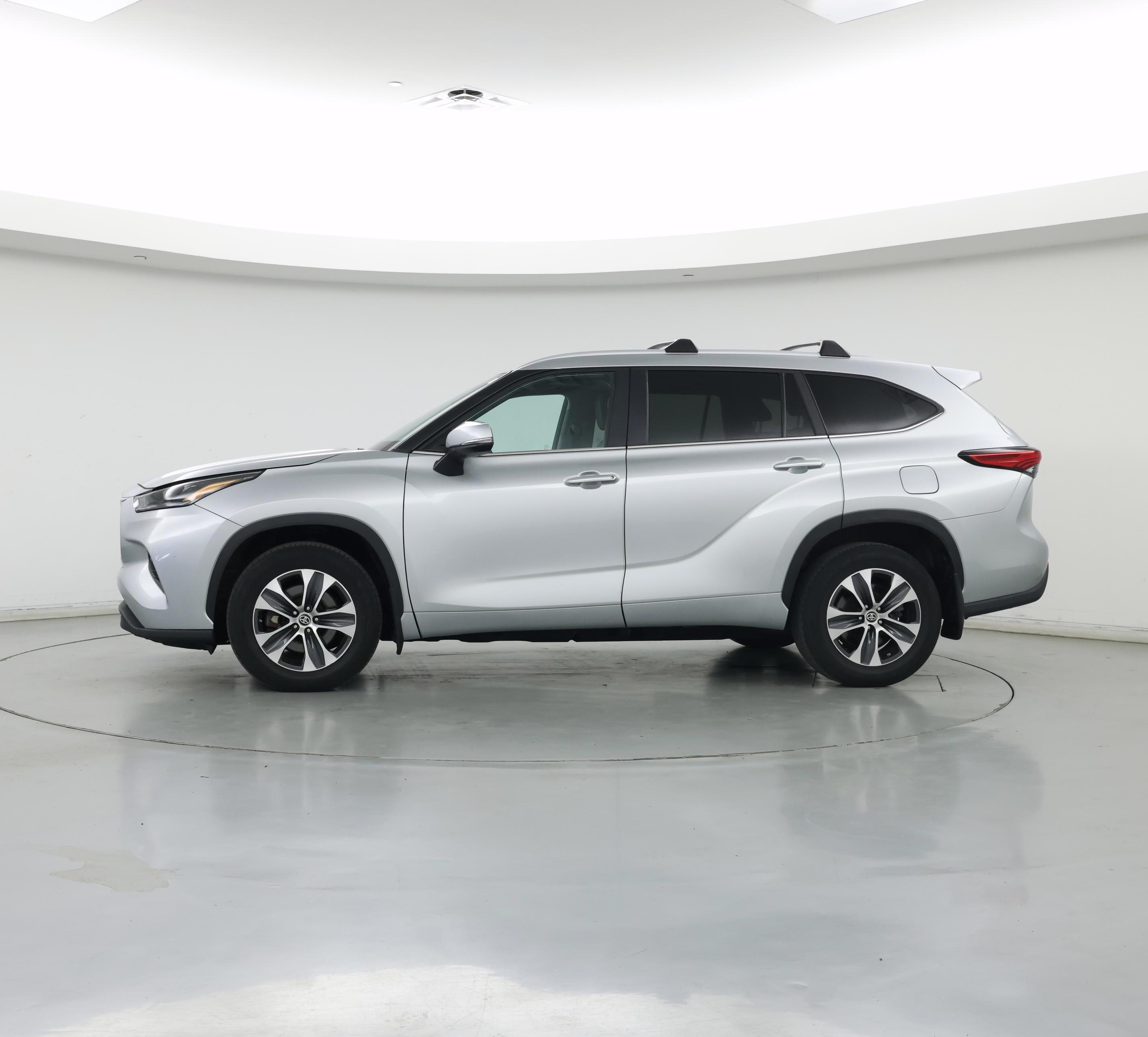 Thumbnail: 2023 Toyota Highlander - 3