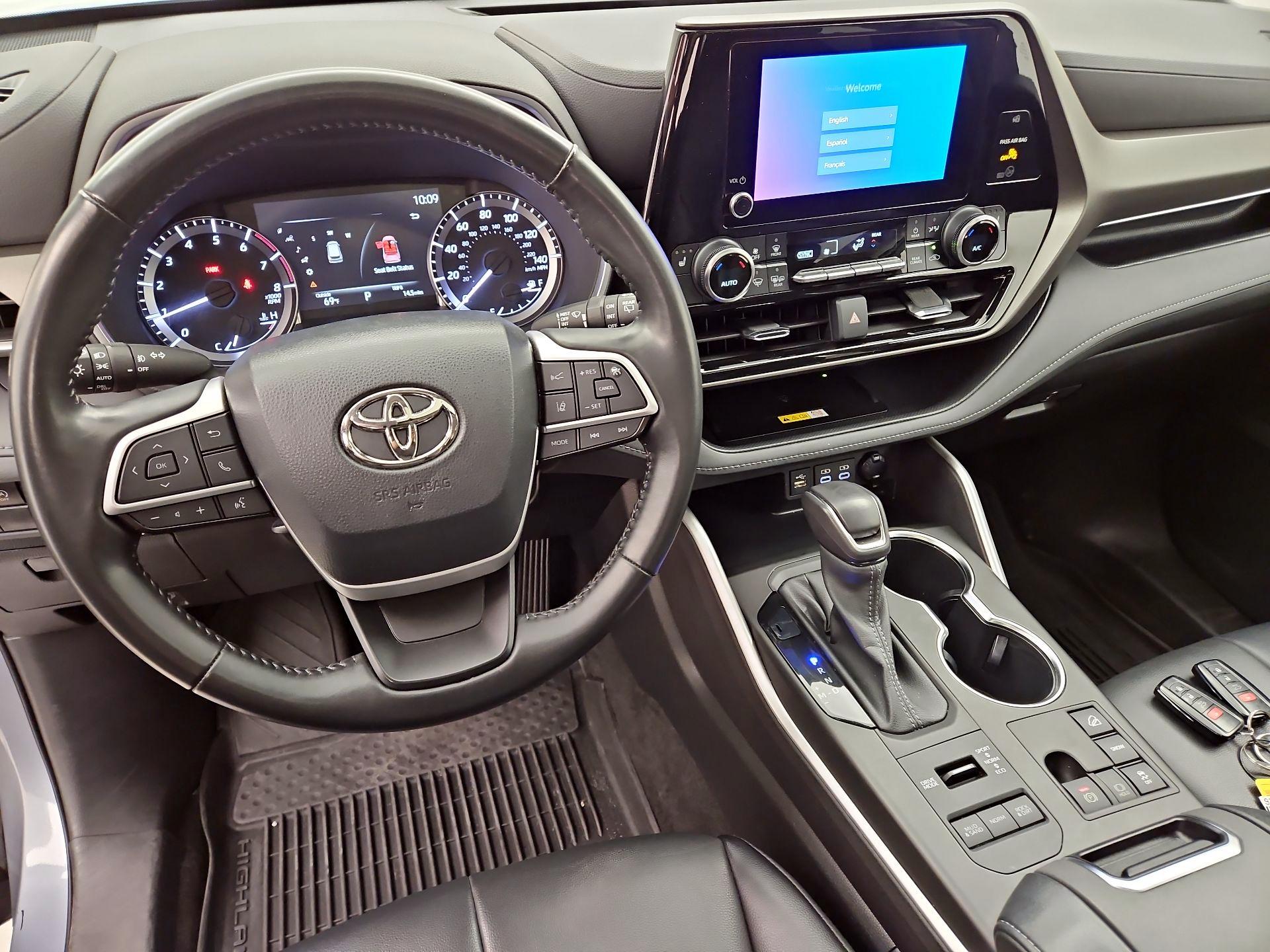 Thumbnail: 2023 Toyota Highlander - 9