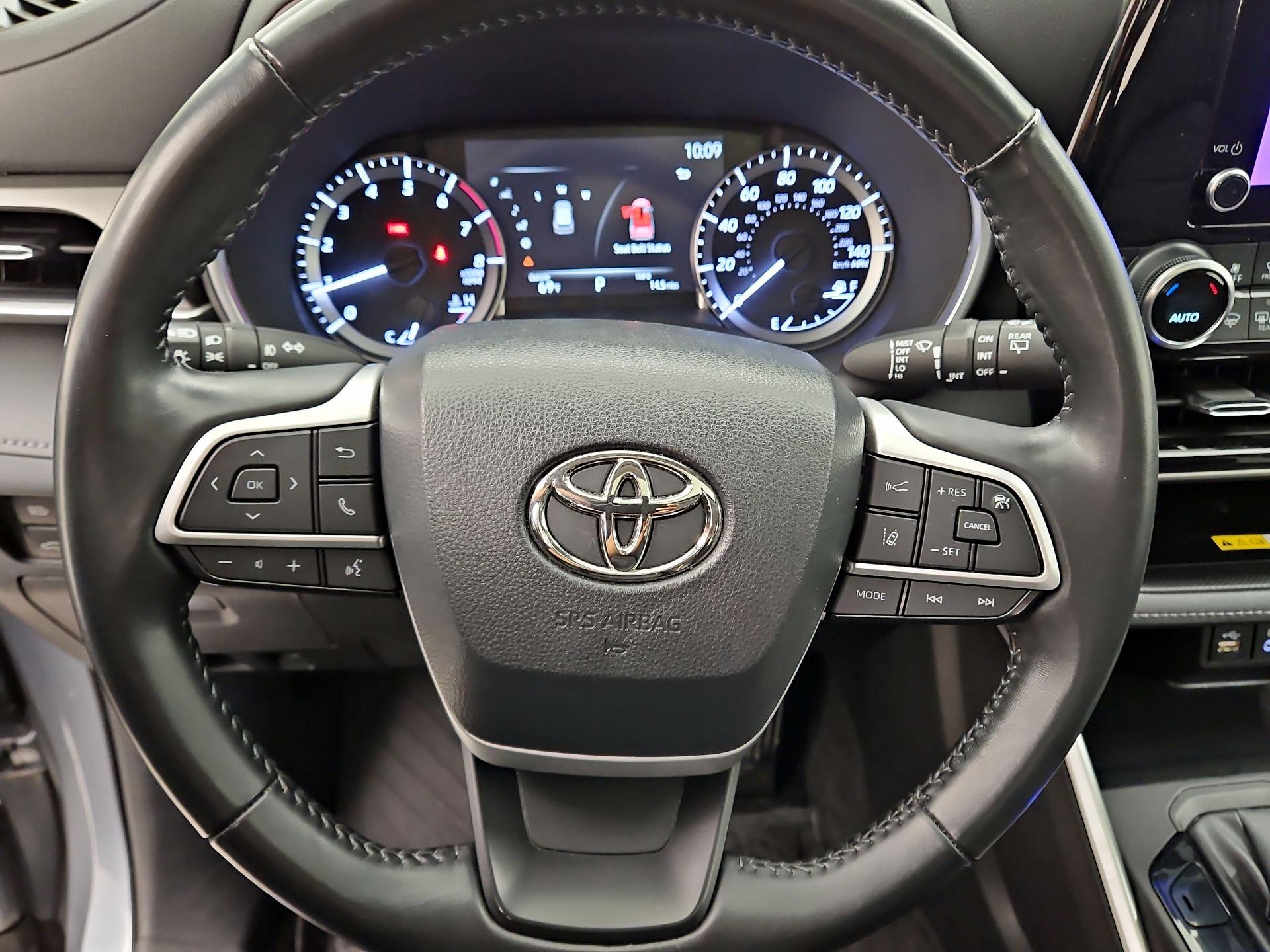 Thumbnail: 2023 Toyota Highlander - 10