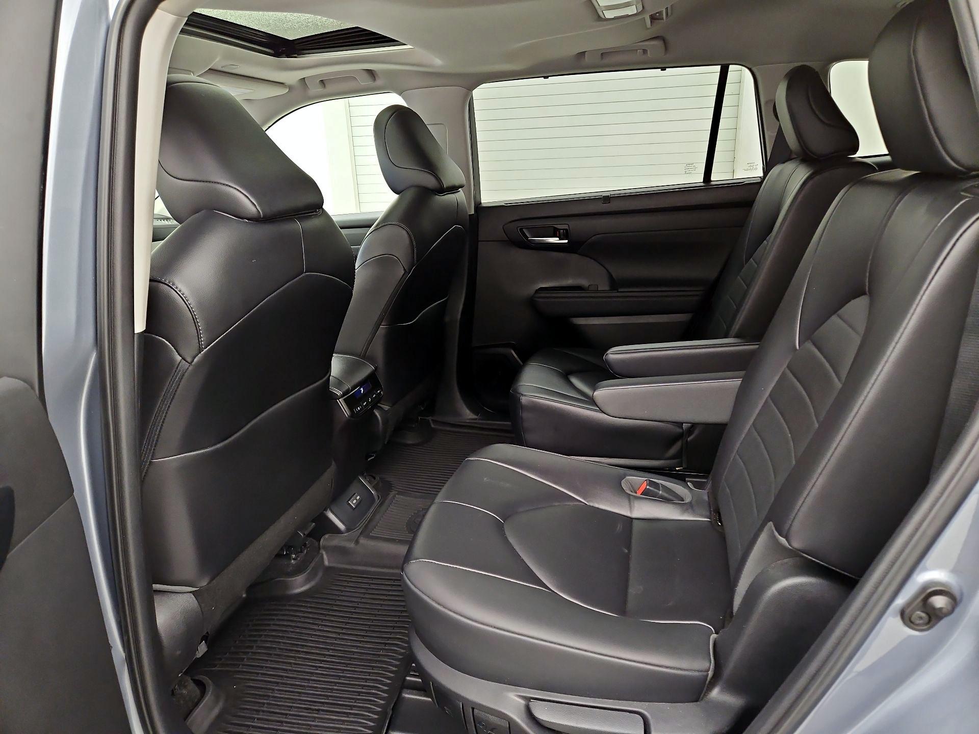 Thumbnail: 2023 Toyota Highlander - 20