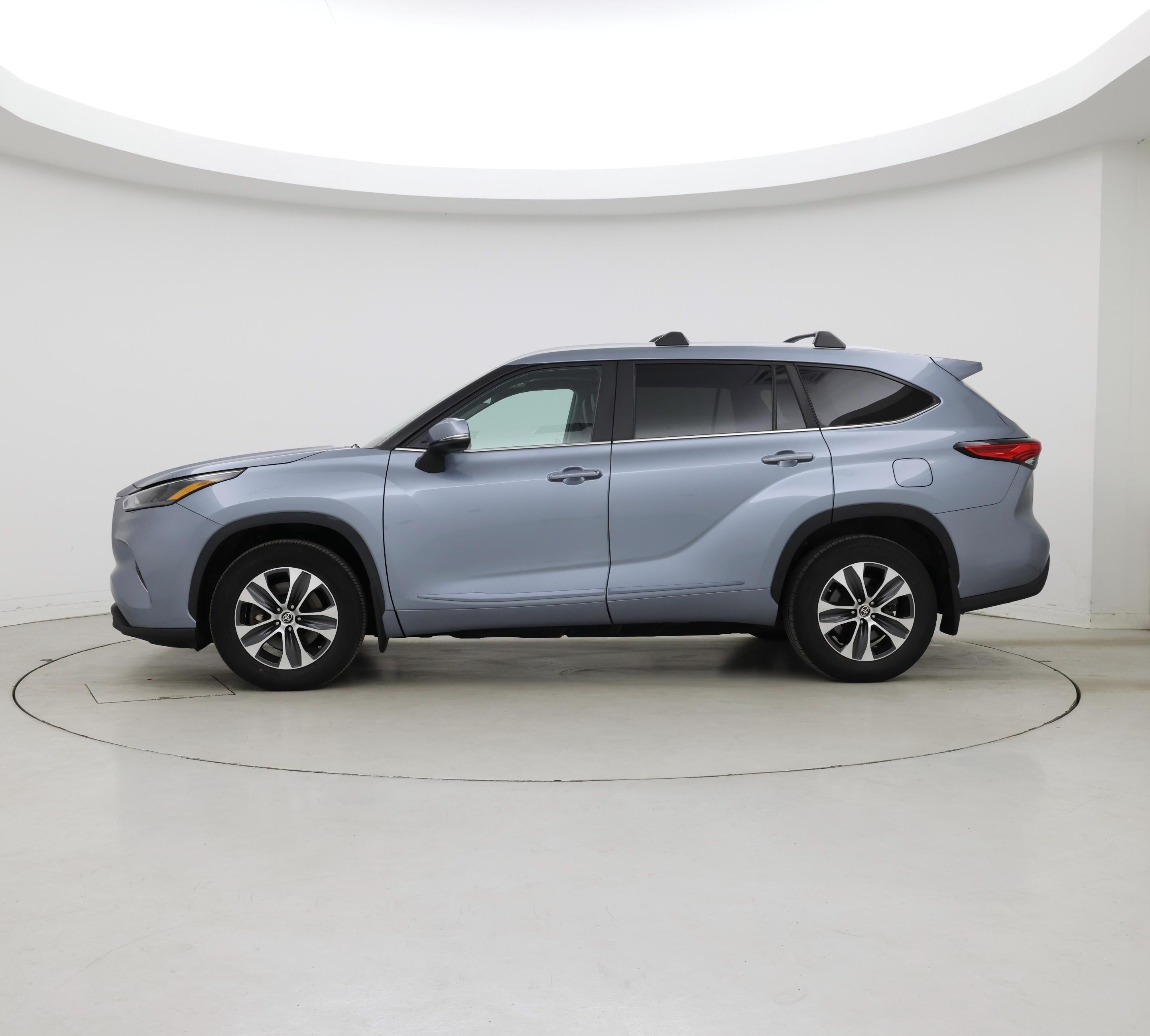 Thumbnail: 2023 Toyota Highlander - 3