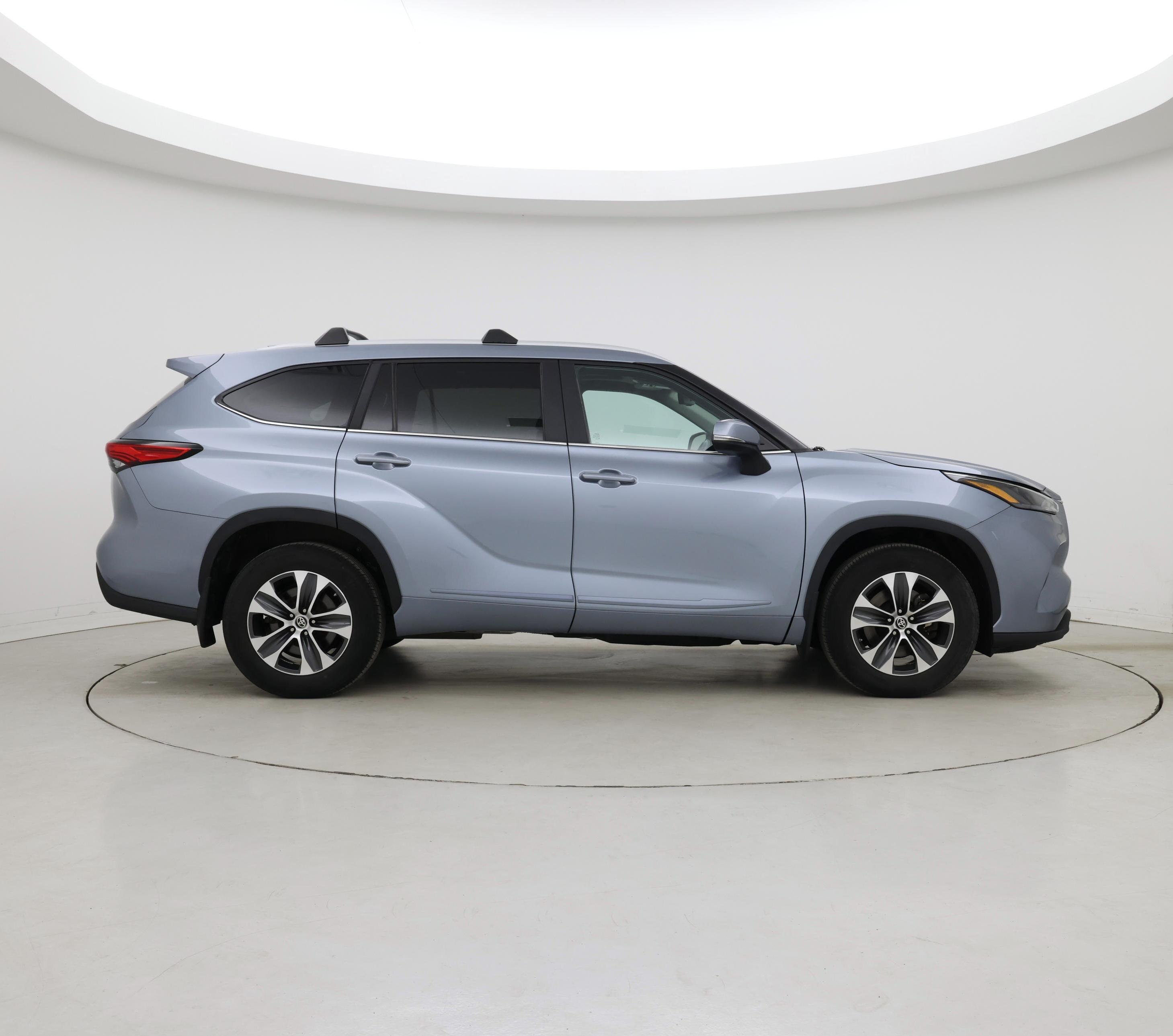 Thumbnail: 2023 Toyota Highlander - 7