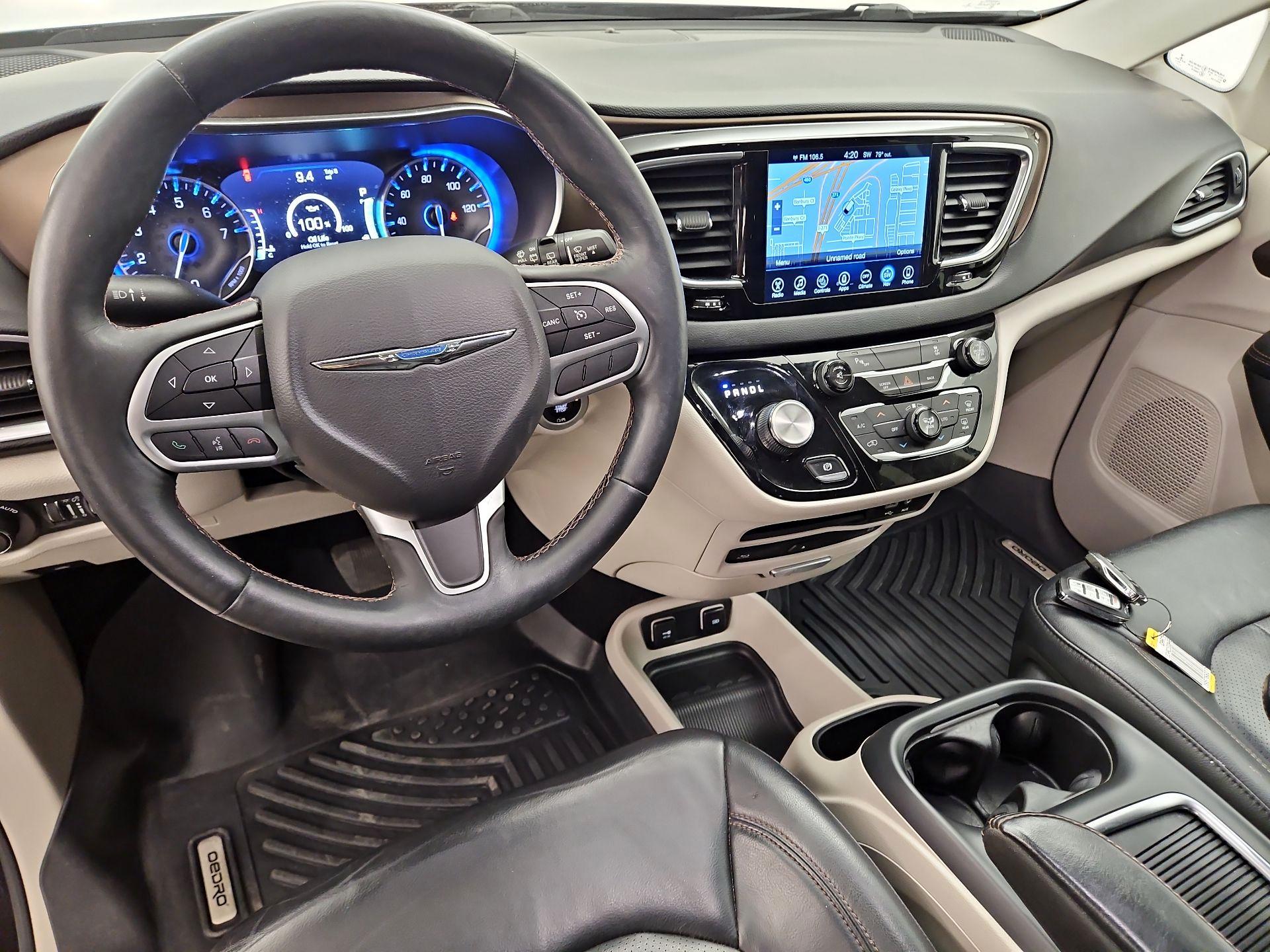 Thumbnail: 2017 Chrysler Pacifica - 9