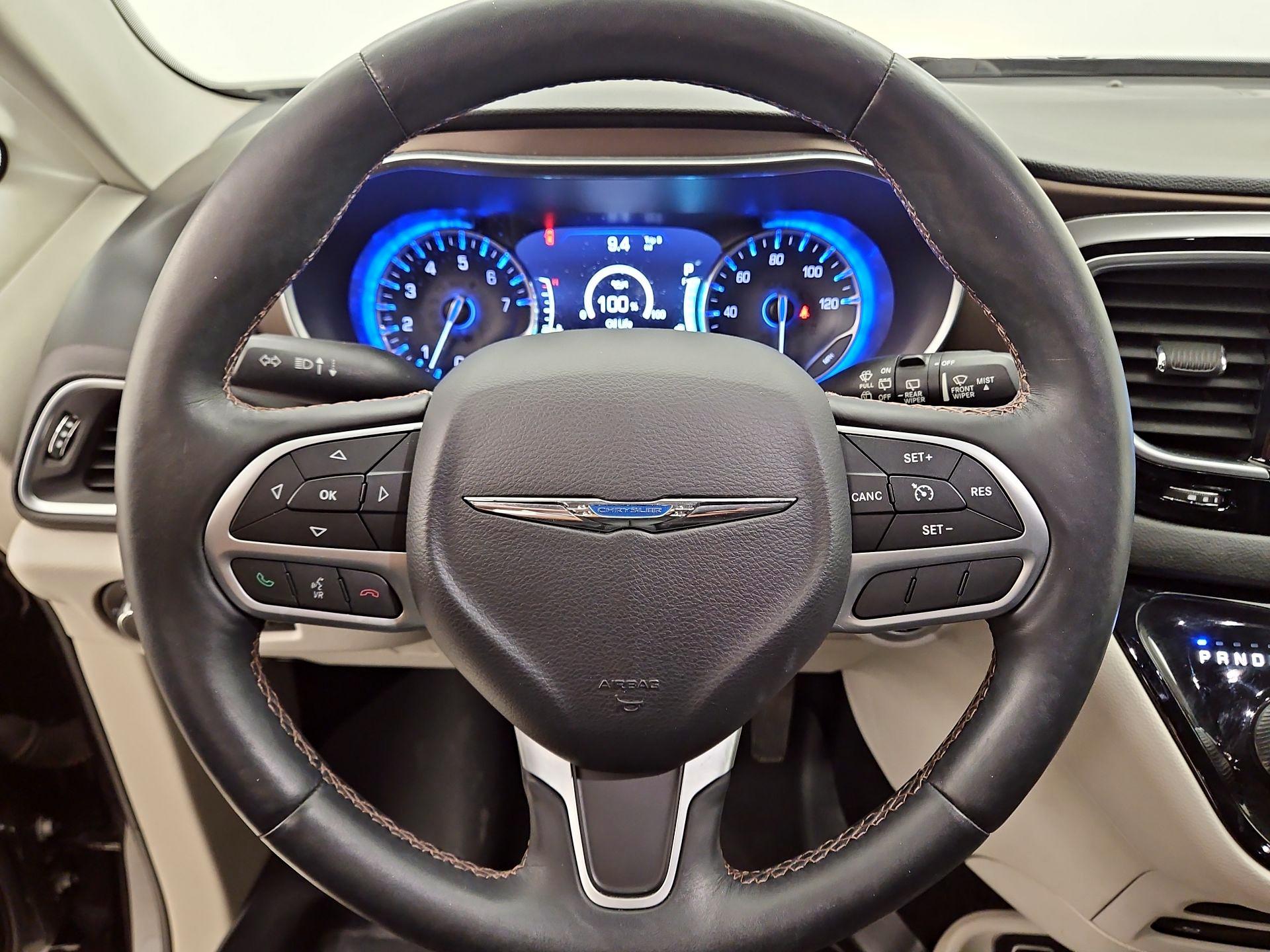 Thumbnail: 2017 Chrysler Pacifica - 10