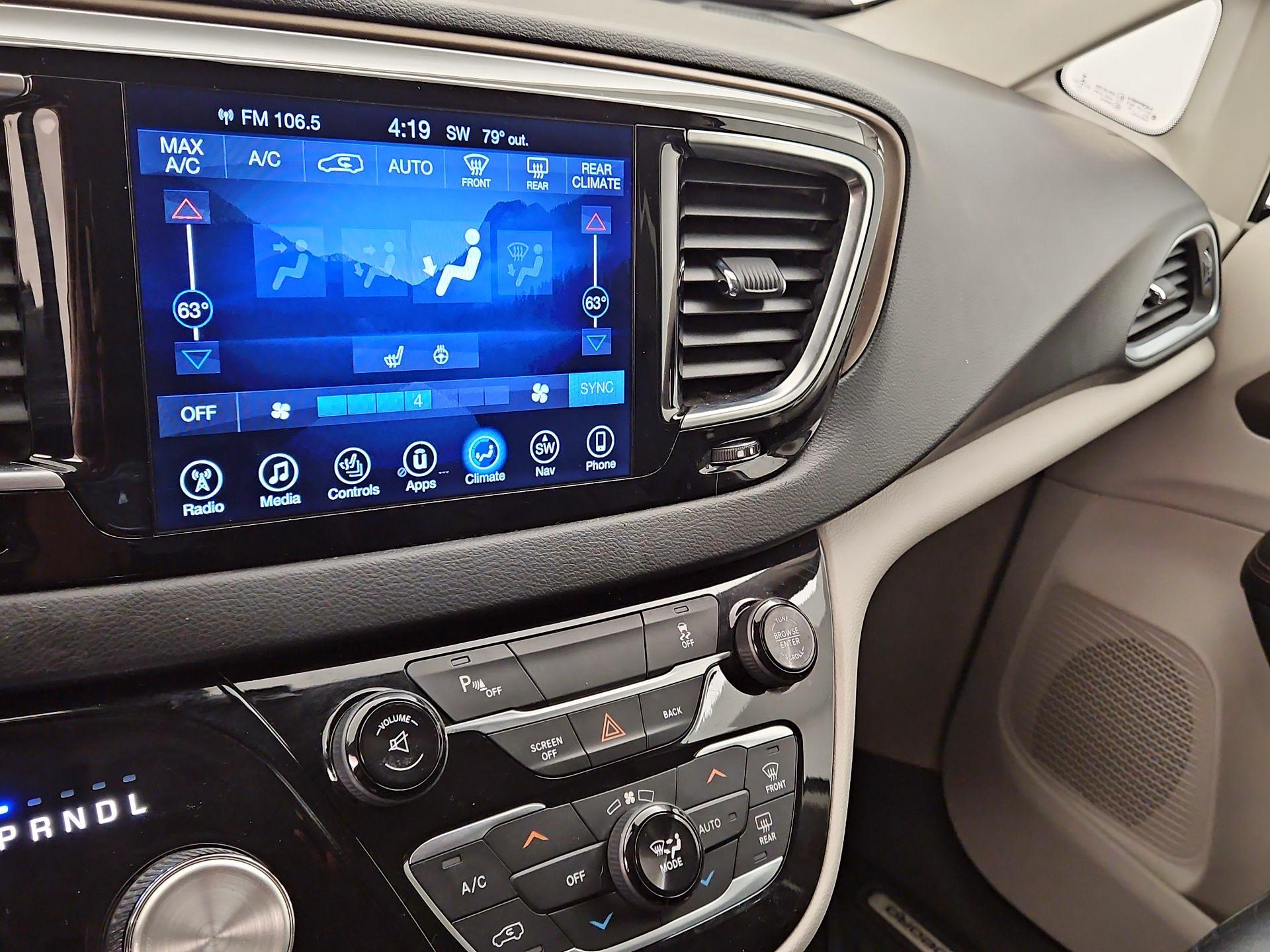 Thumbnail: 2017 Chrysler Pacifica - 17