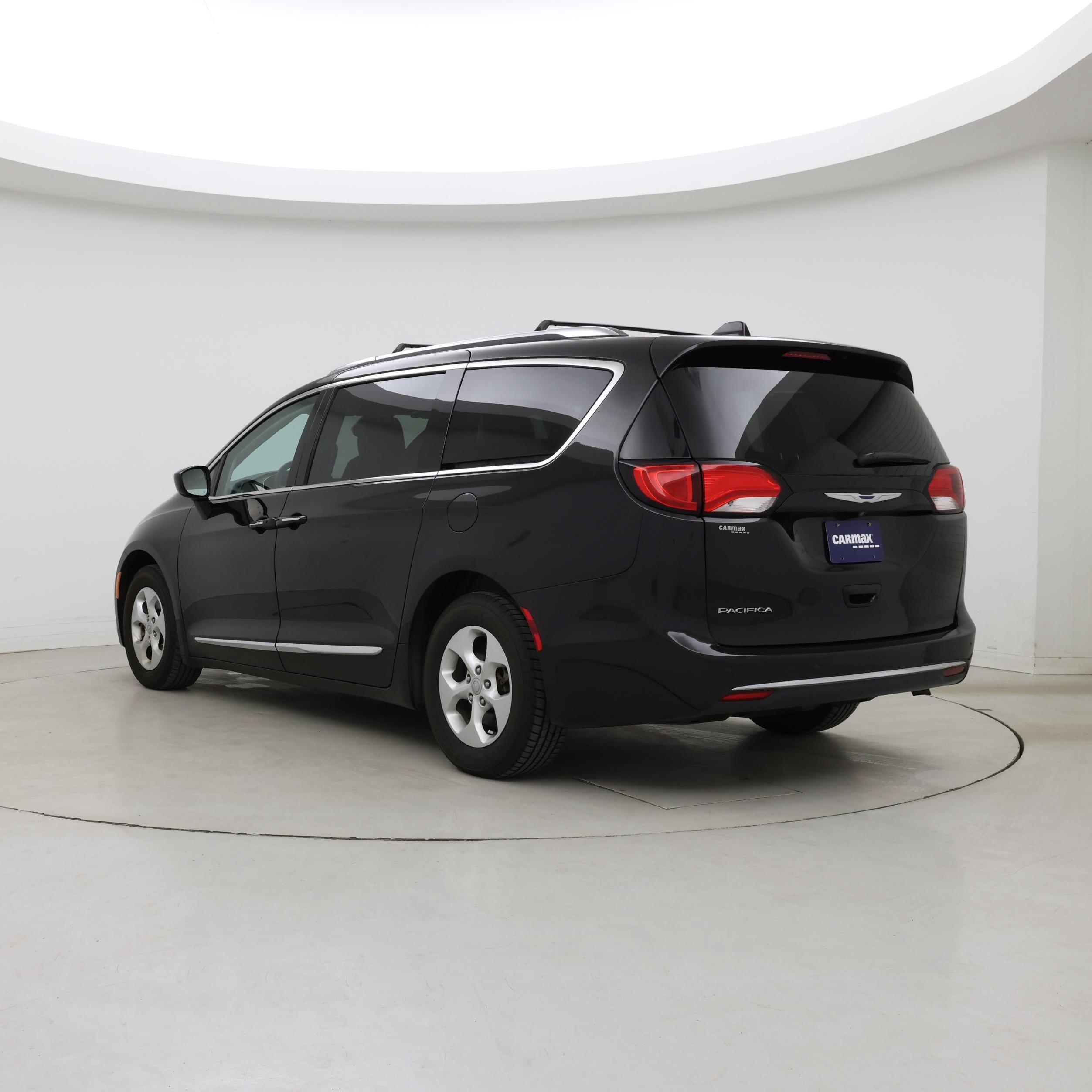 Thumbnail: 2017 Chrysler Pacifica - 2