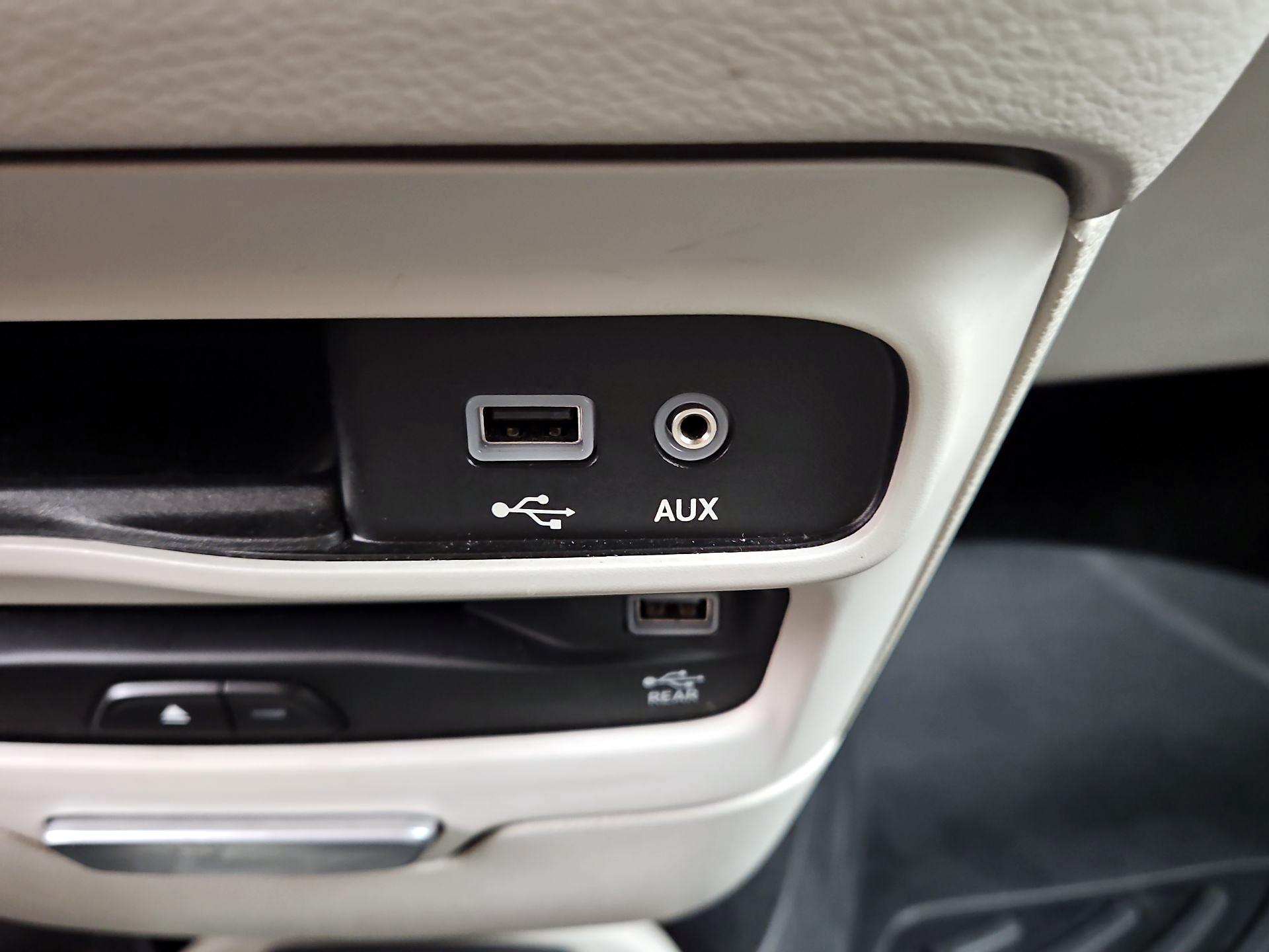 Thumbnail: 2017 Chrysler Pacifica - 19