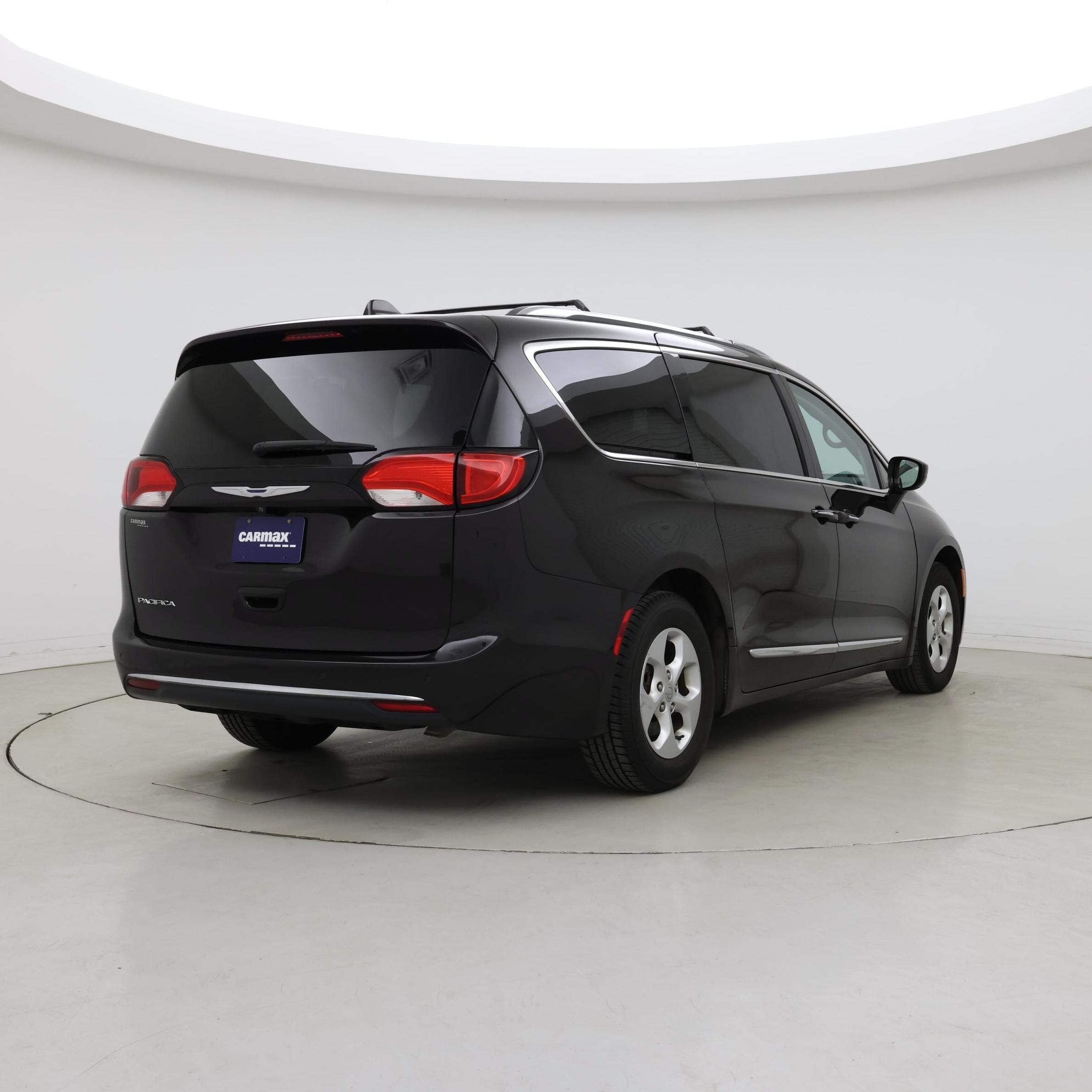 Thumbnail: 2017 Chrysler Pacifica - 8