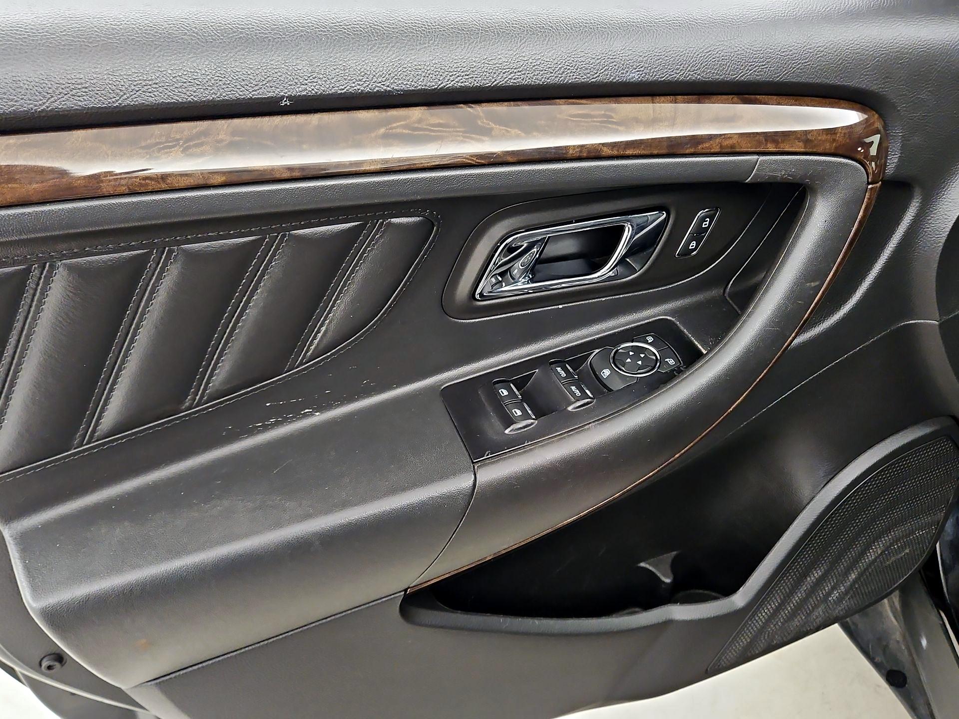 Thumbnail: 2018 Ford Taurus - 12